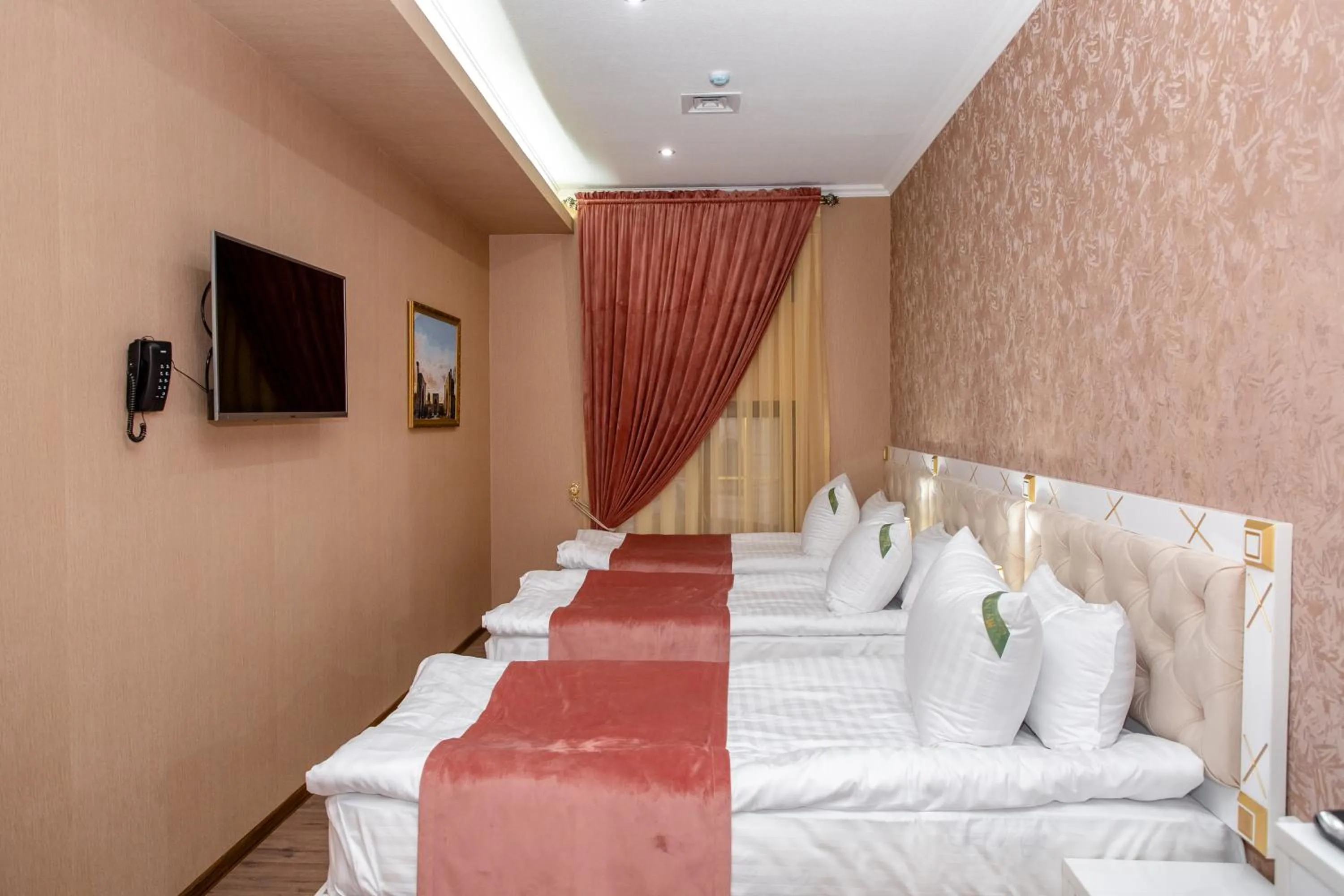 Bed in The Royal Hotel