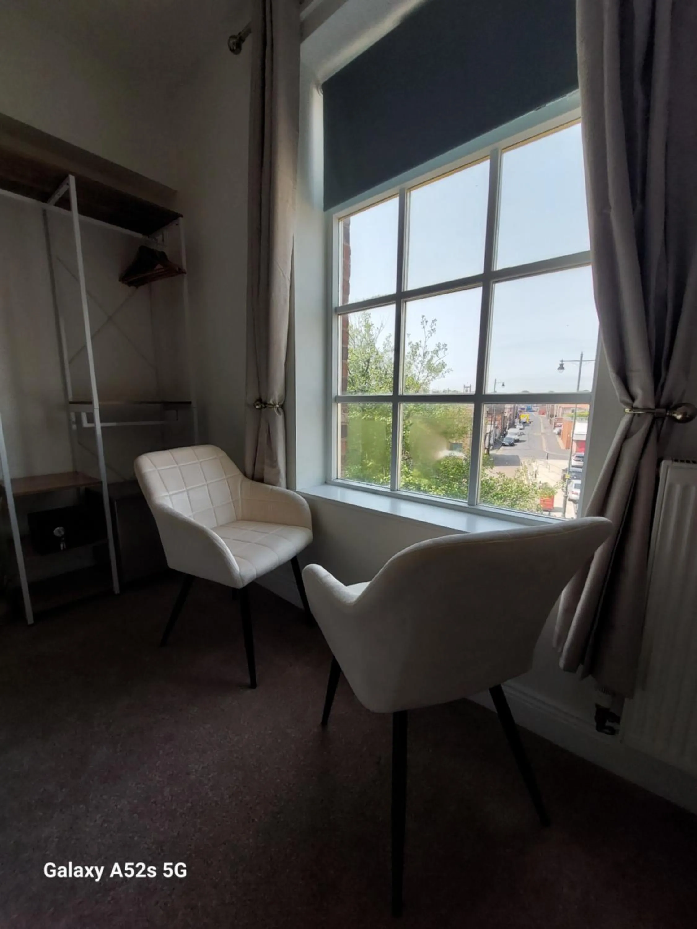 Seating area in LONDONDERRYS Bar and Accommodation