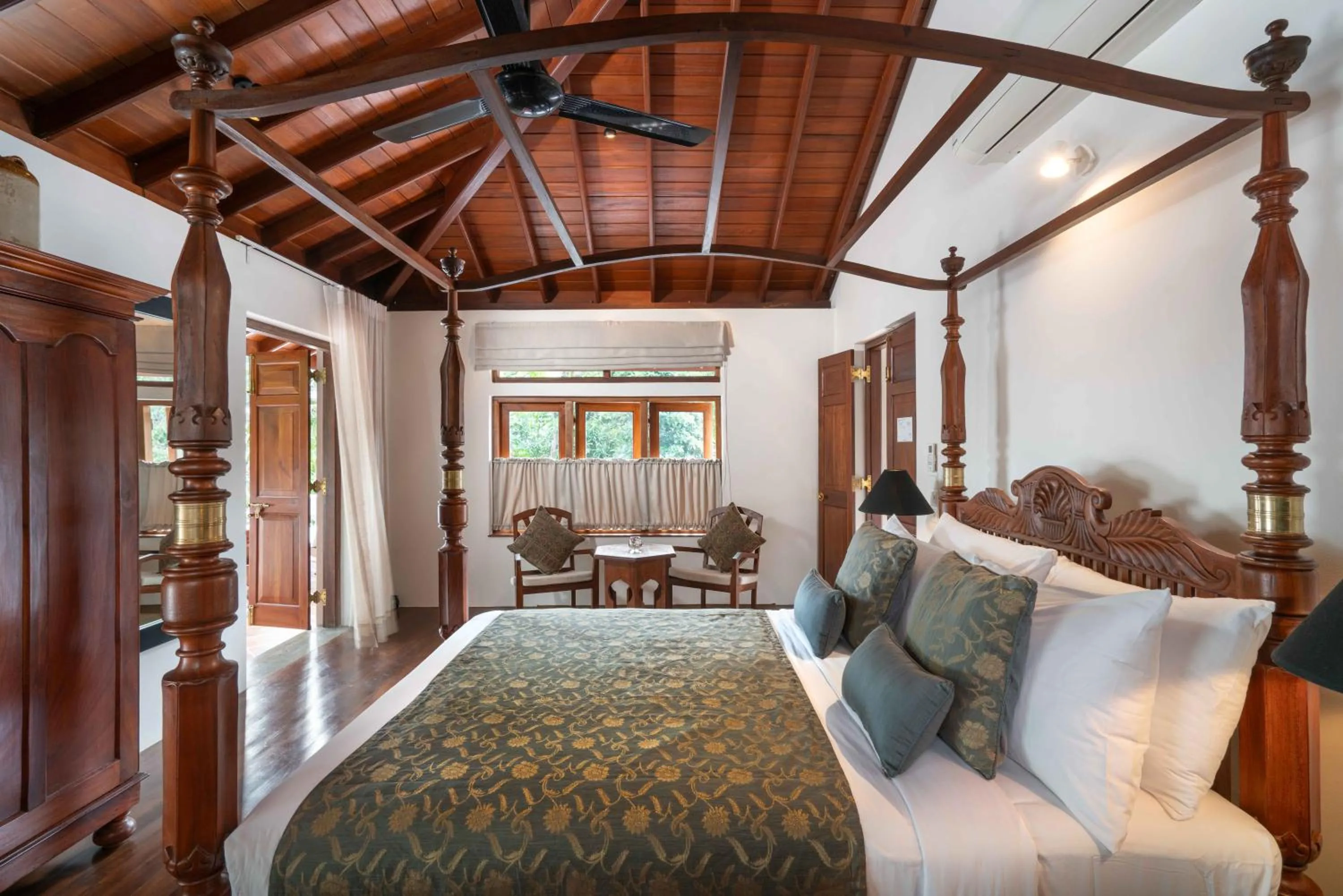 Bed in Taru Villas Kandy