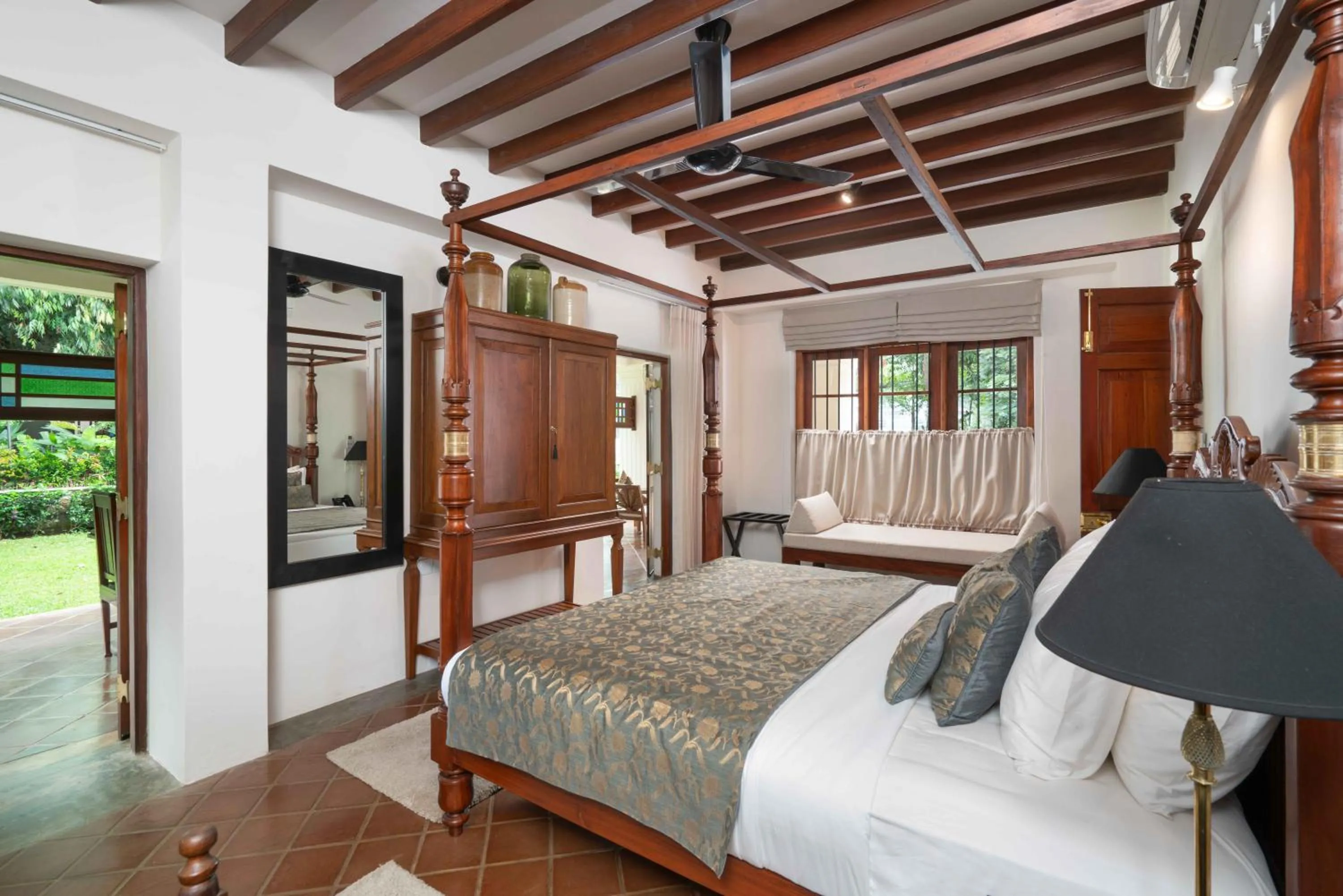 Bed in Taru Villas Kandy