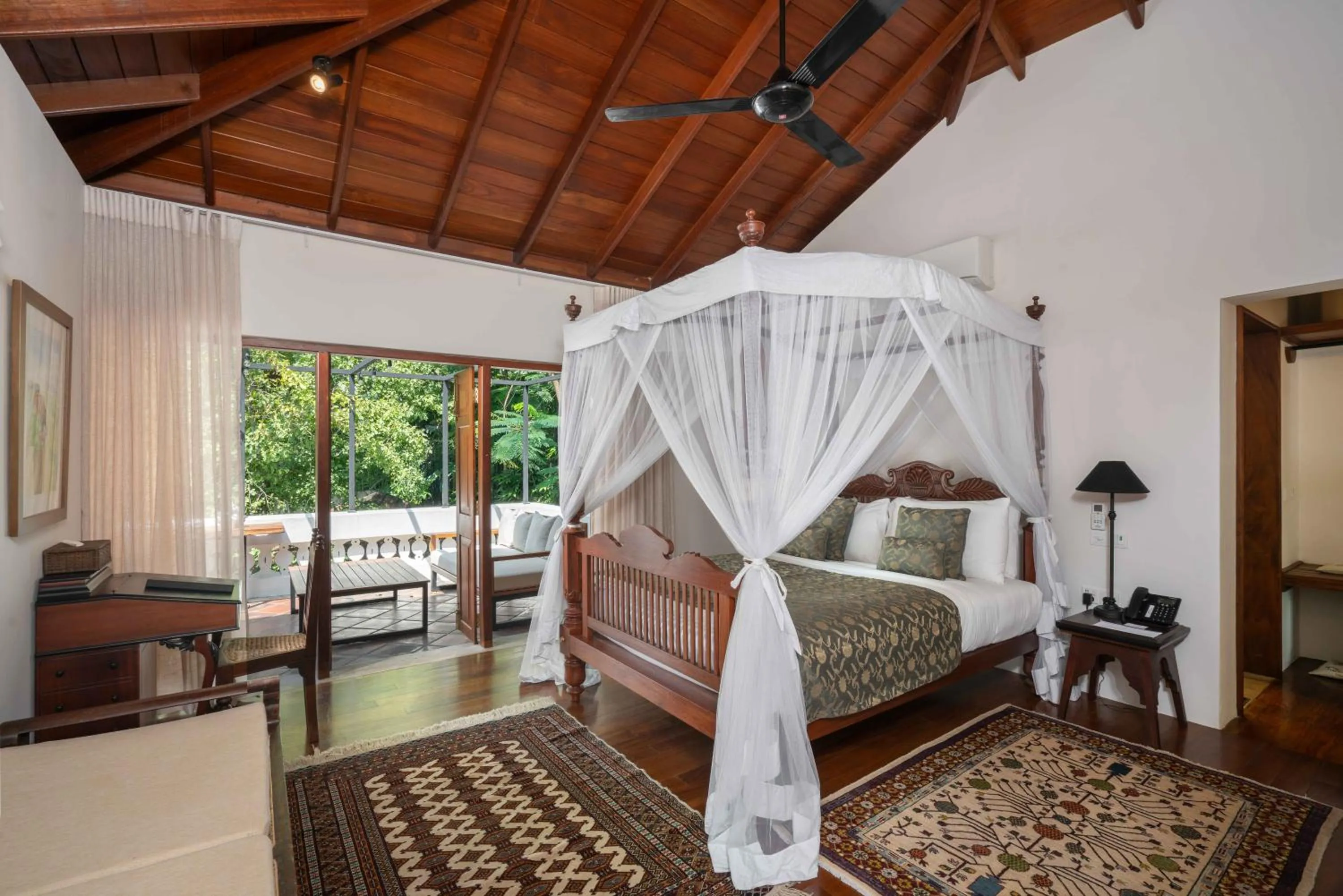 Bed in Taru Villas Kandy