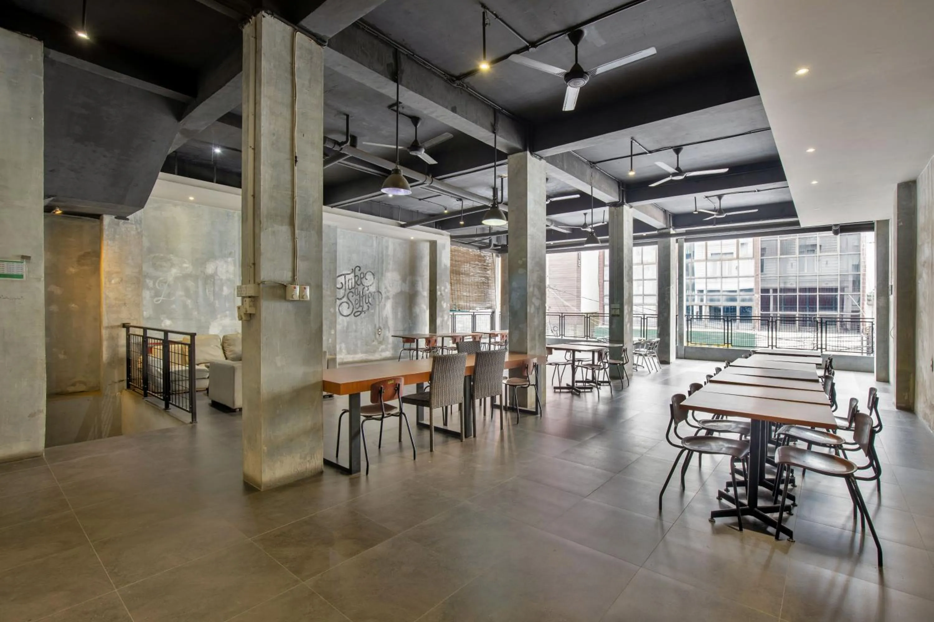 Communal lounge/ TV room in Vivo Stay