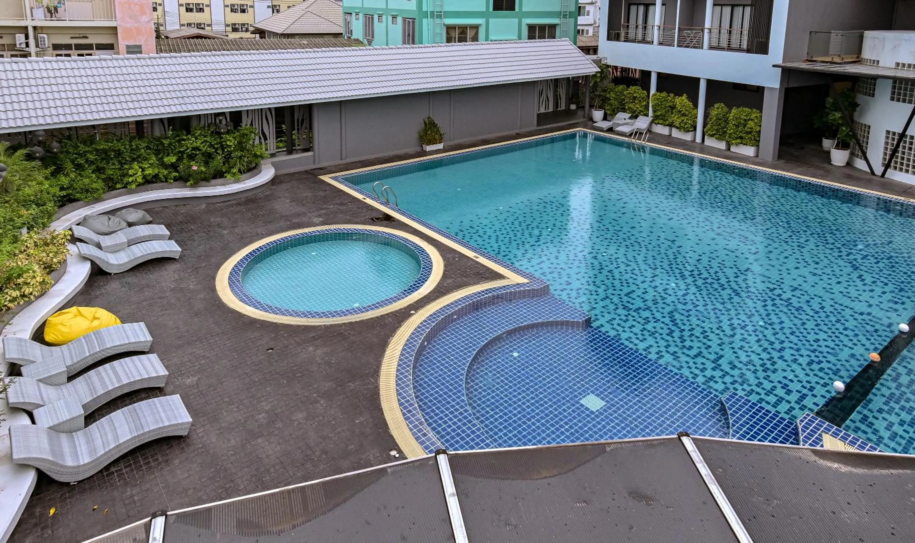 Swimming pool in Shewin de Bangkok