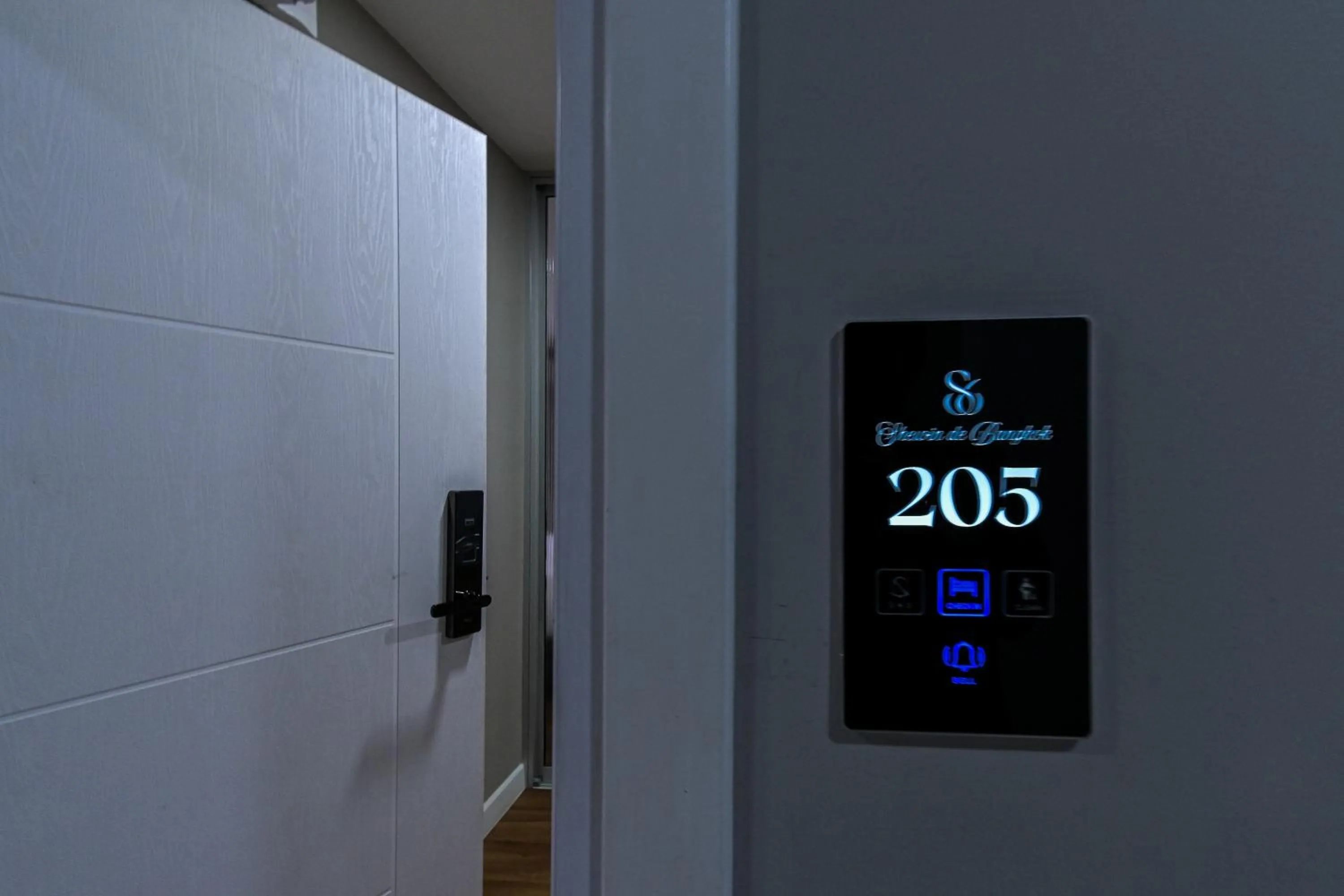 Logo/Certificate/Sign in Shewin de Bangkok