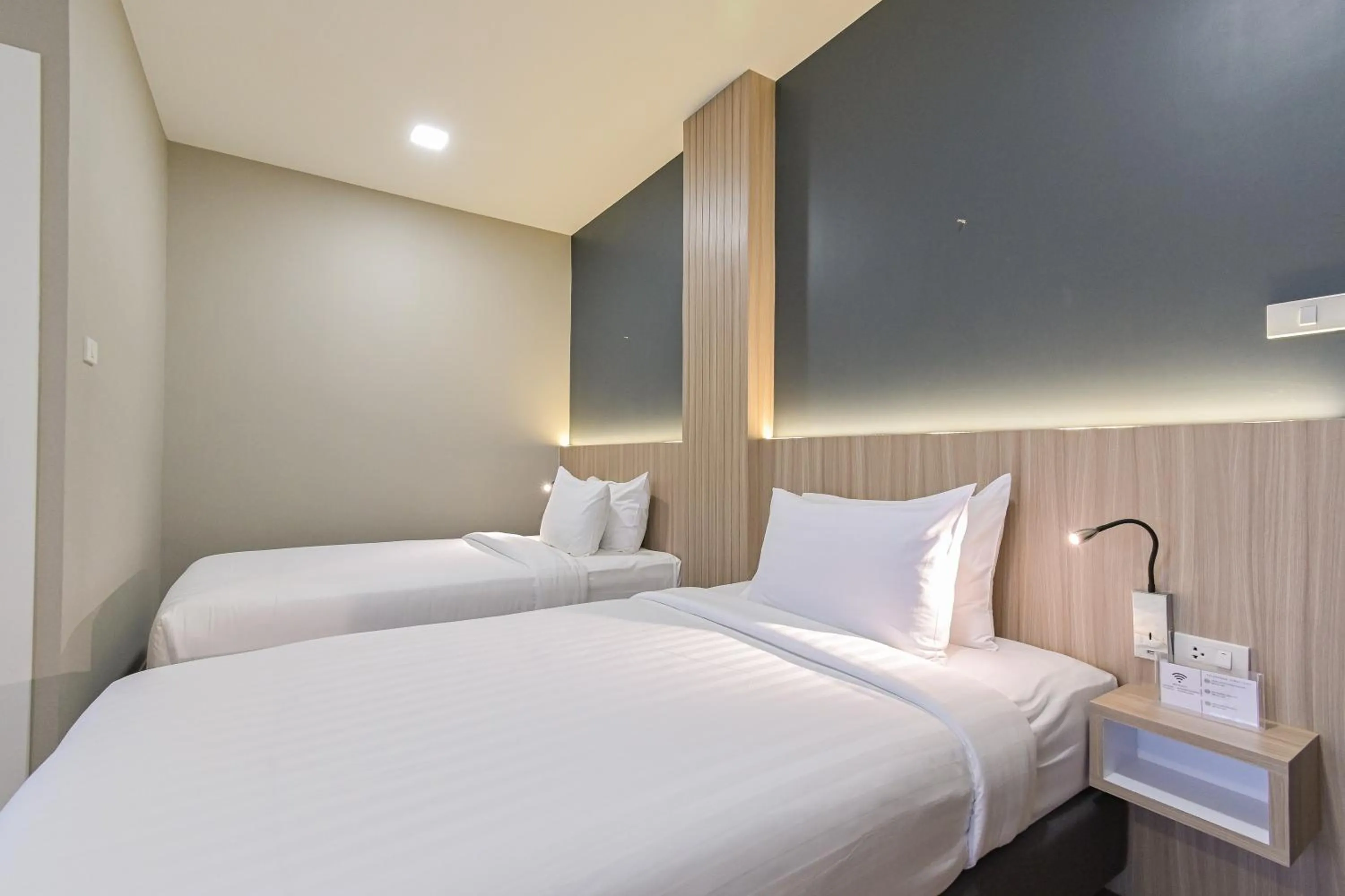 Bedroom, Bed in Shewin de Bangkok