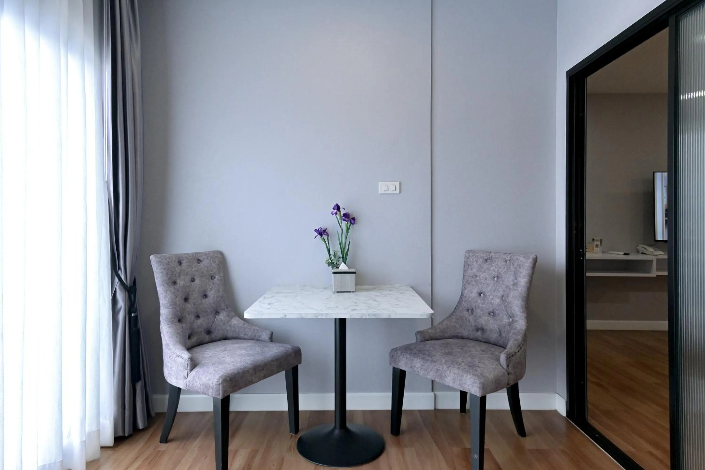 Seating area in Shewin de Bangkok