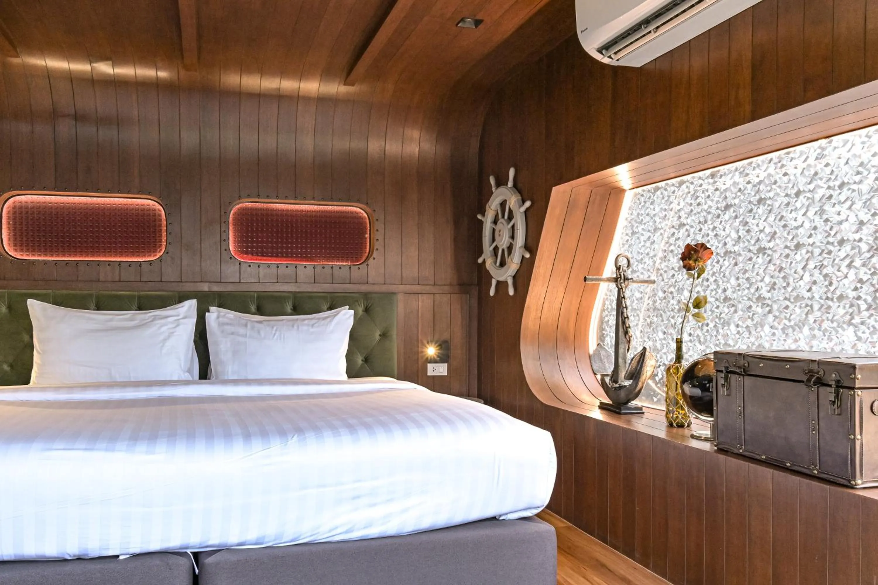 Bedroom, Bed in Shewin de Bangkok