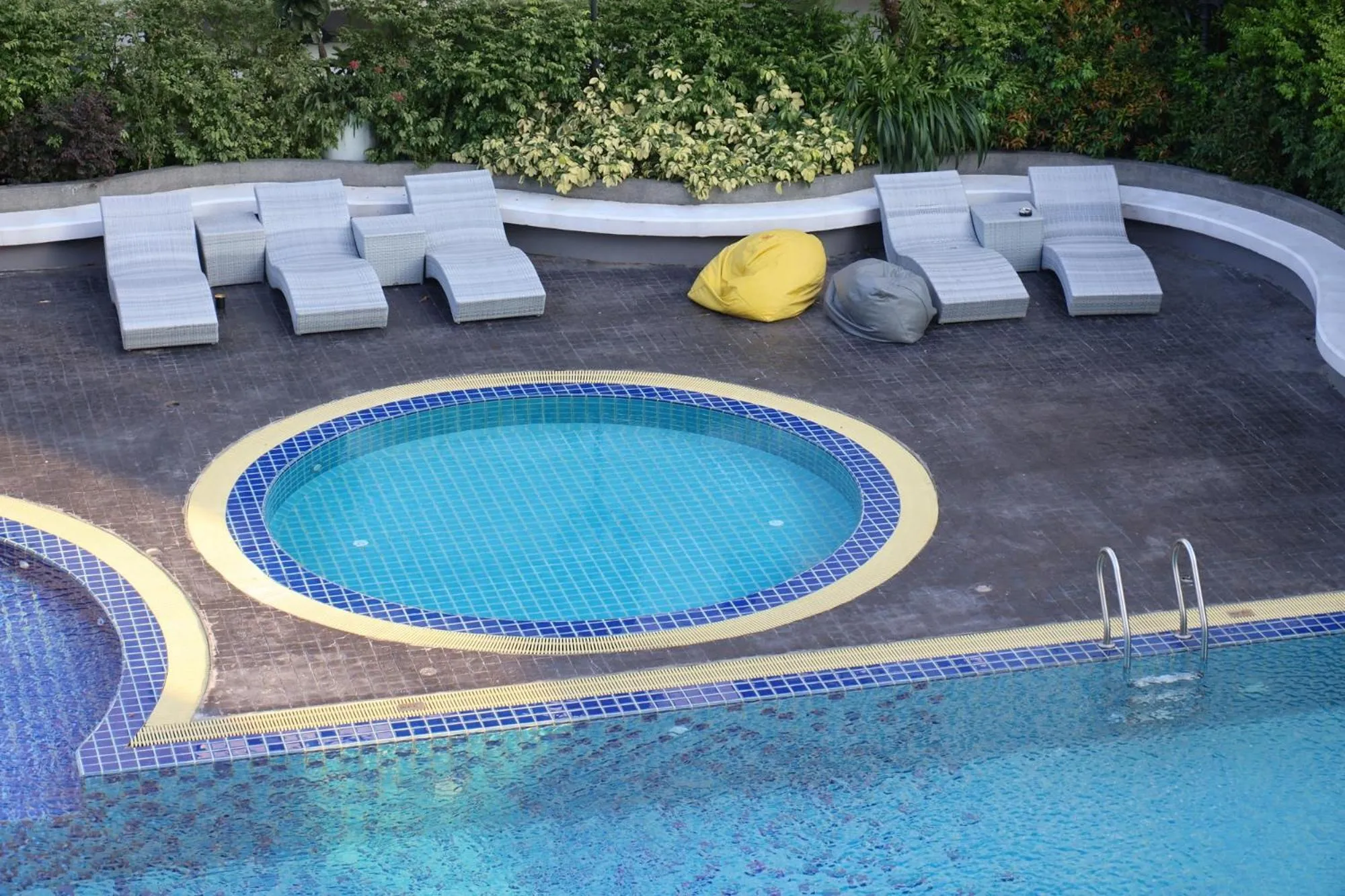 Swimming pool in Shewin de Bangkok