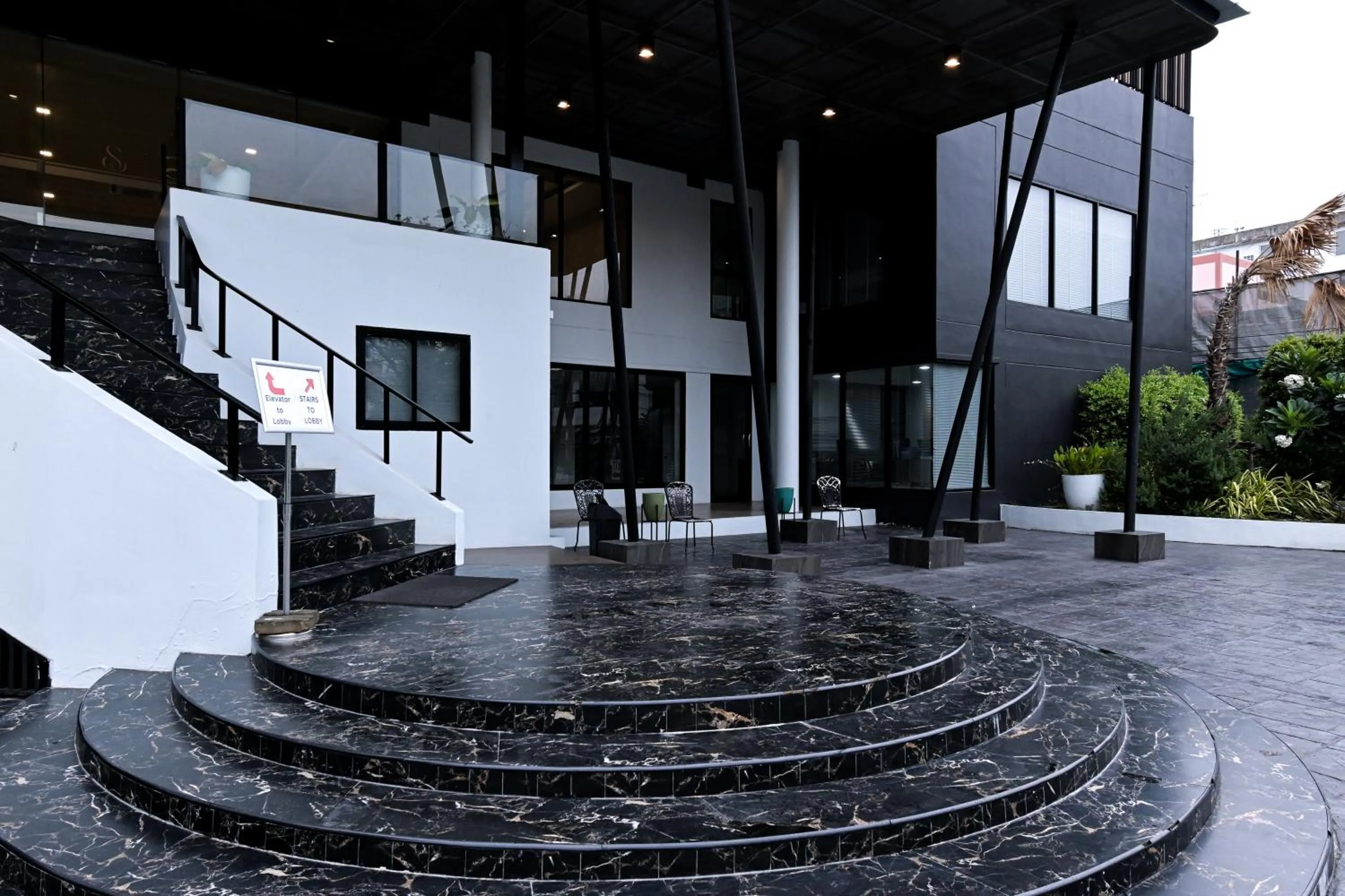 Property building in Shewin de Bangkok