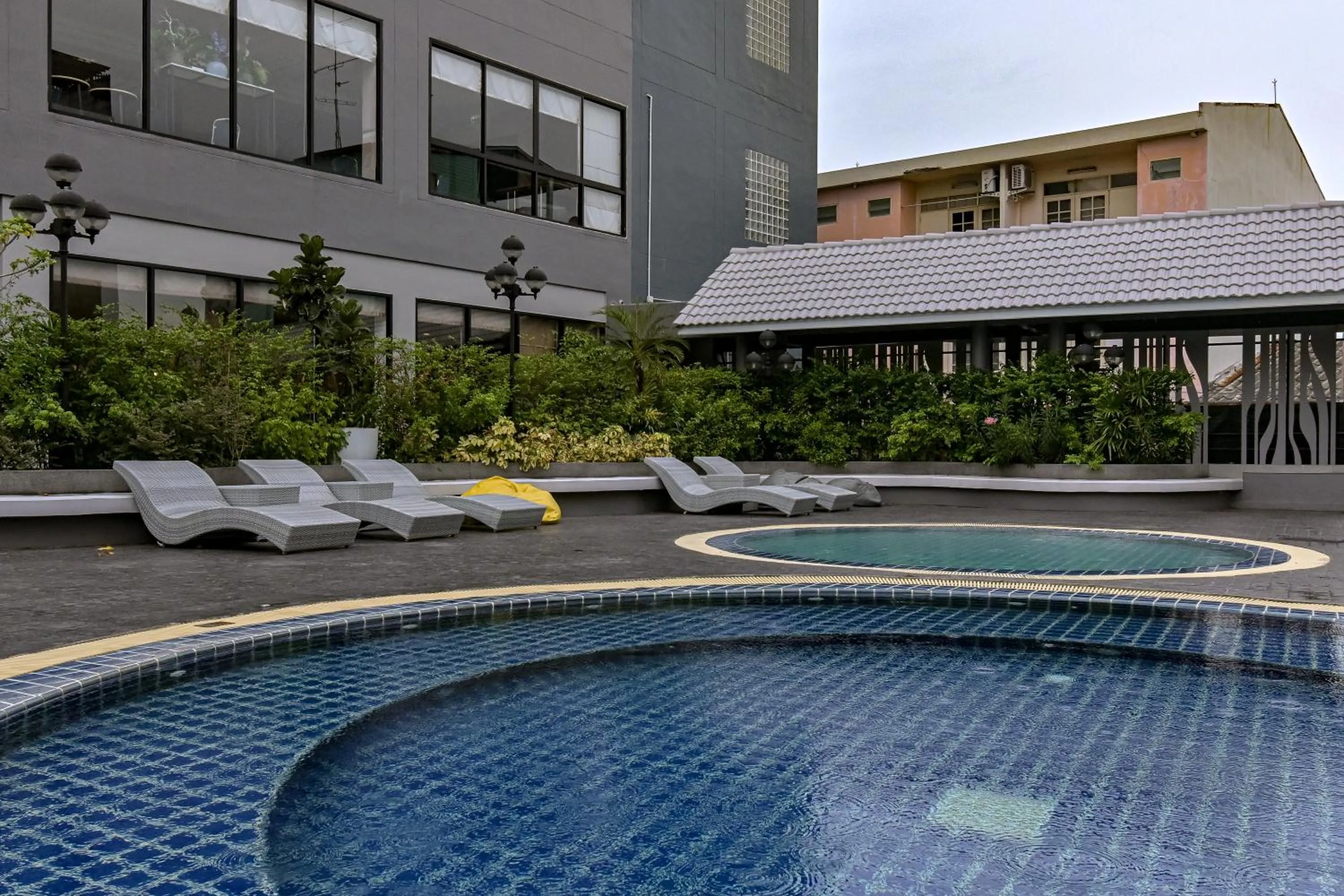 Swimming pool in Shewin de Bangkok
