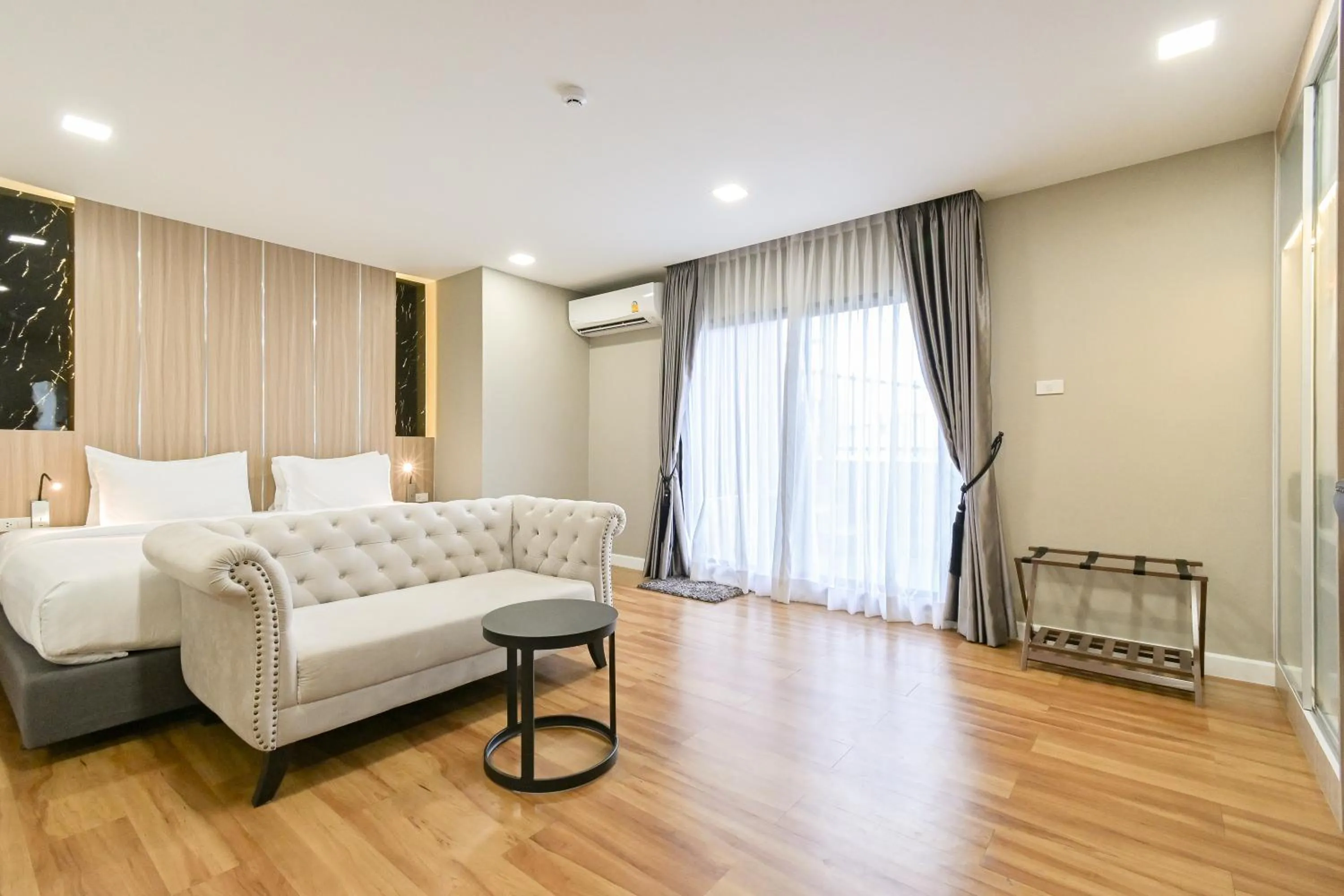 Bedroom, Bed in Shewin de Bangkok