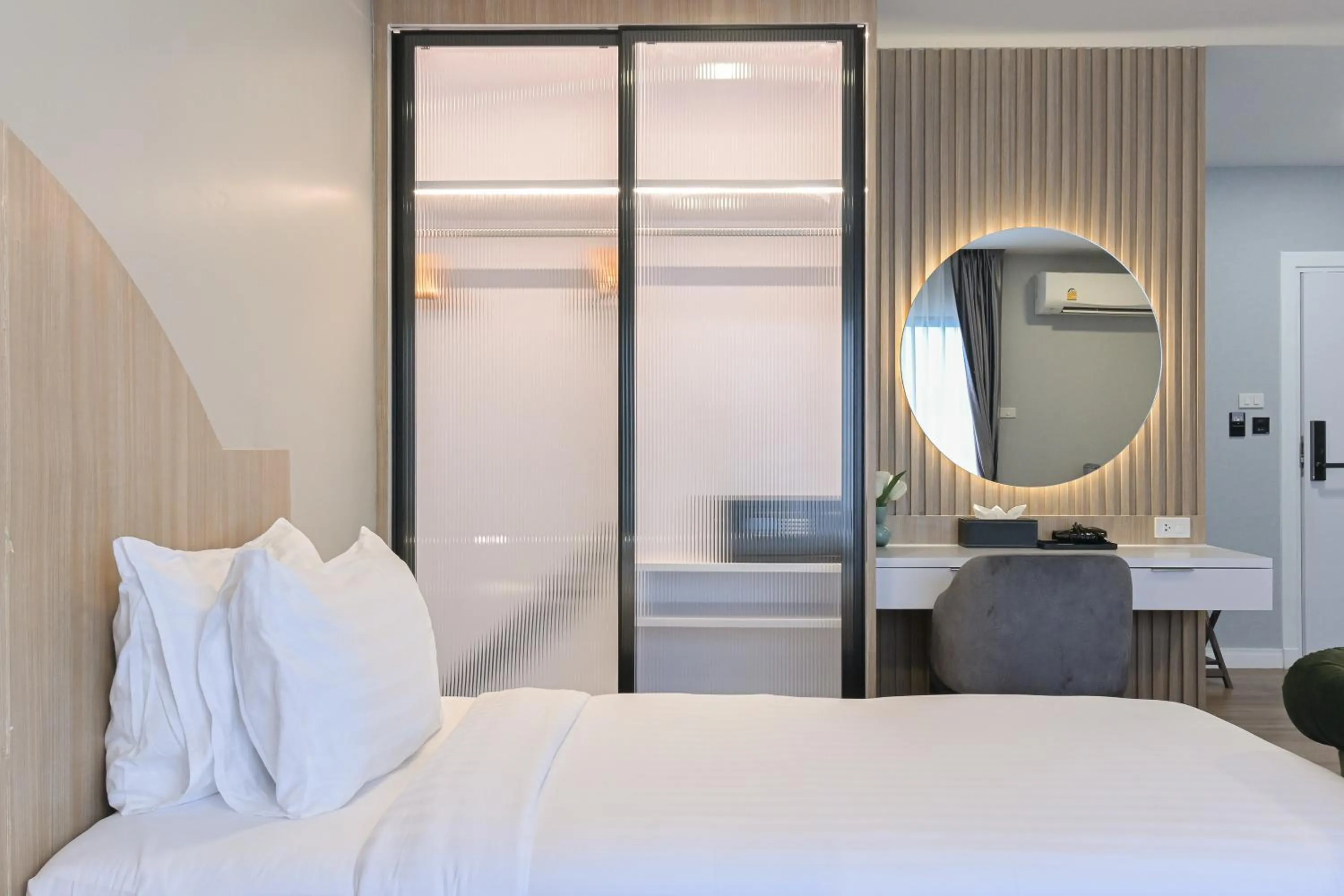 Bedroom, Bed in Shewin de Bangkok