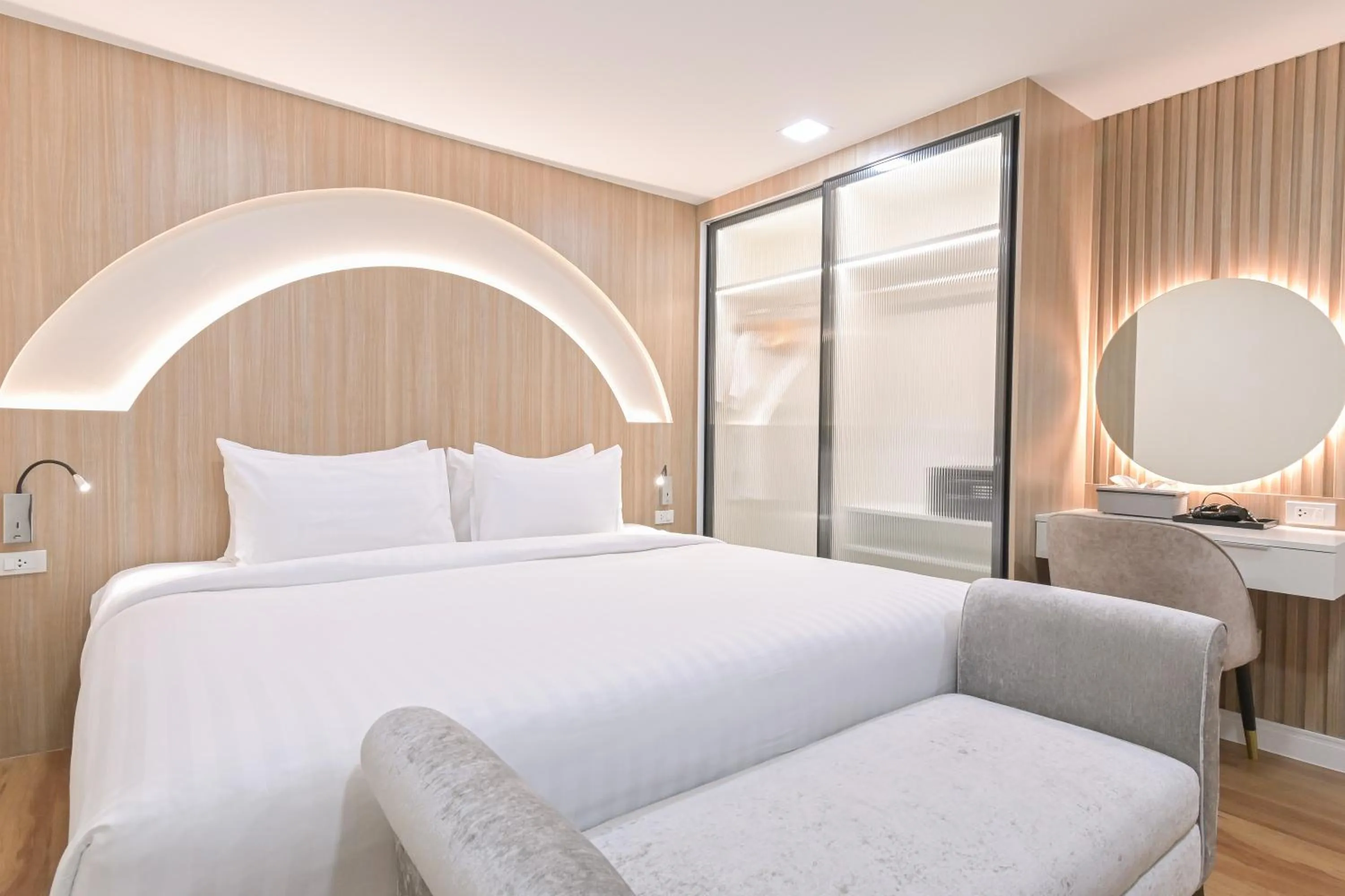 Bedroom, Bed in Shewin de Bangkok