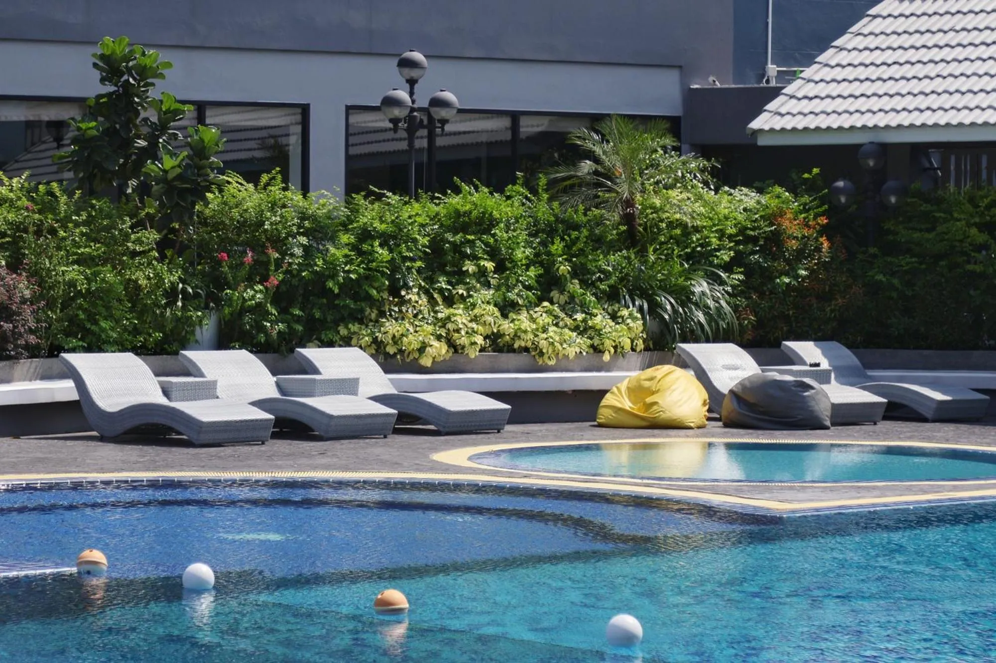 Swimming pool in Shewin de Bangkok