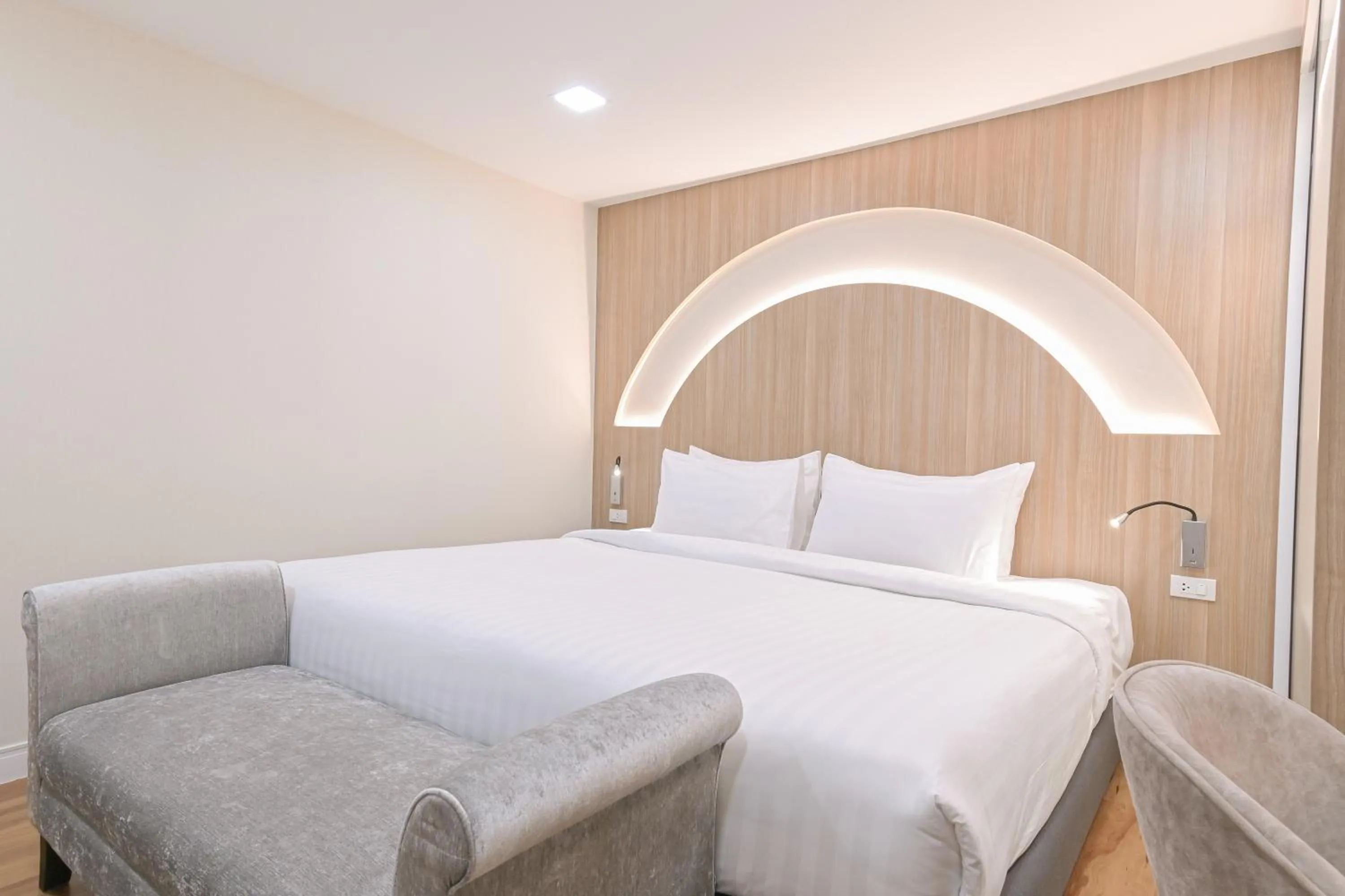 Bedroom, Bed in Shewin de Bangkok