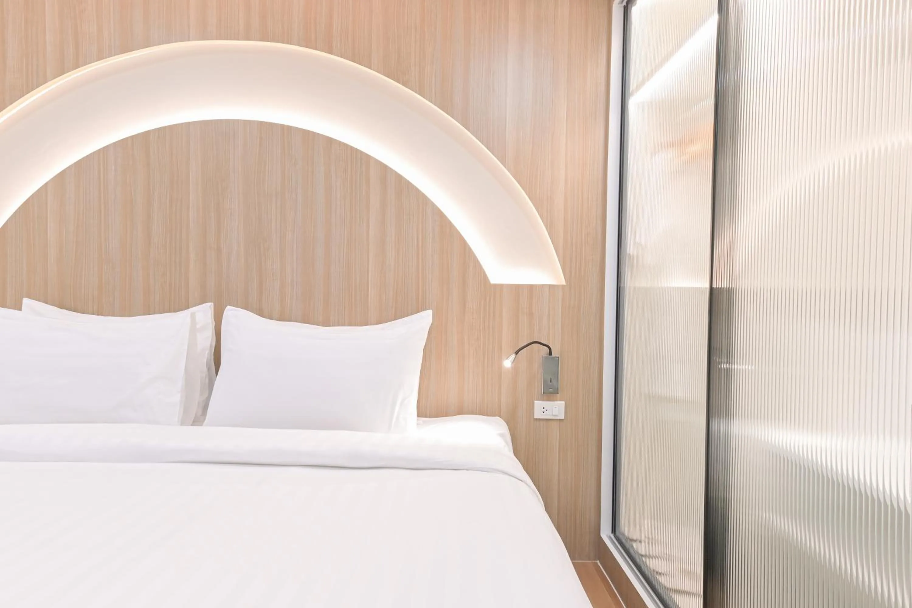 Bedroom, Bed in Shewin de Bangkok