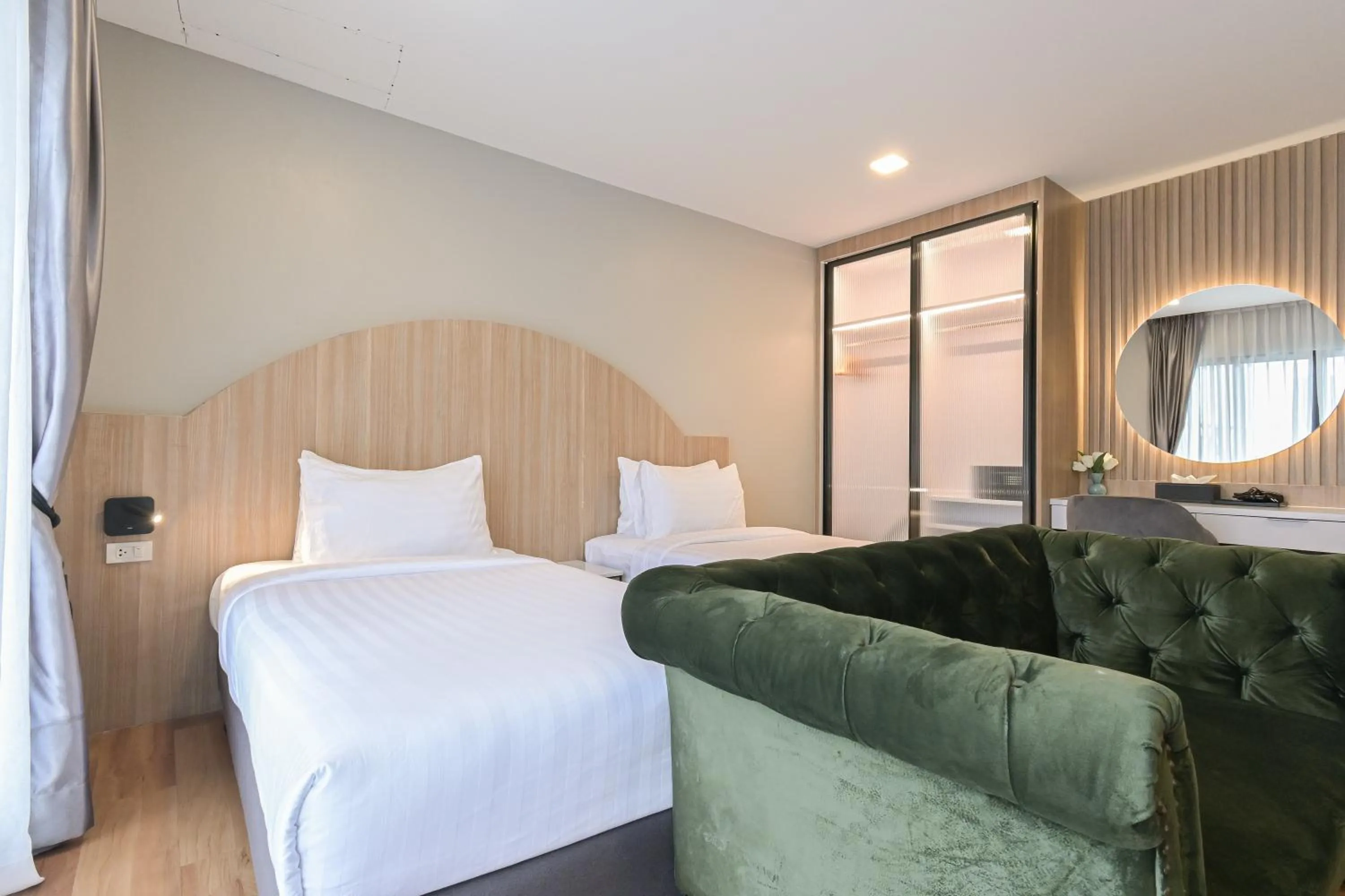 Bedroom, Bed in Shewin de Bangkok