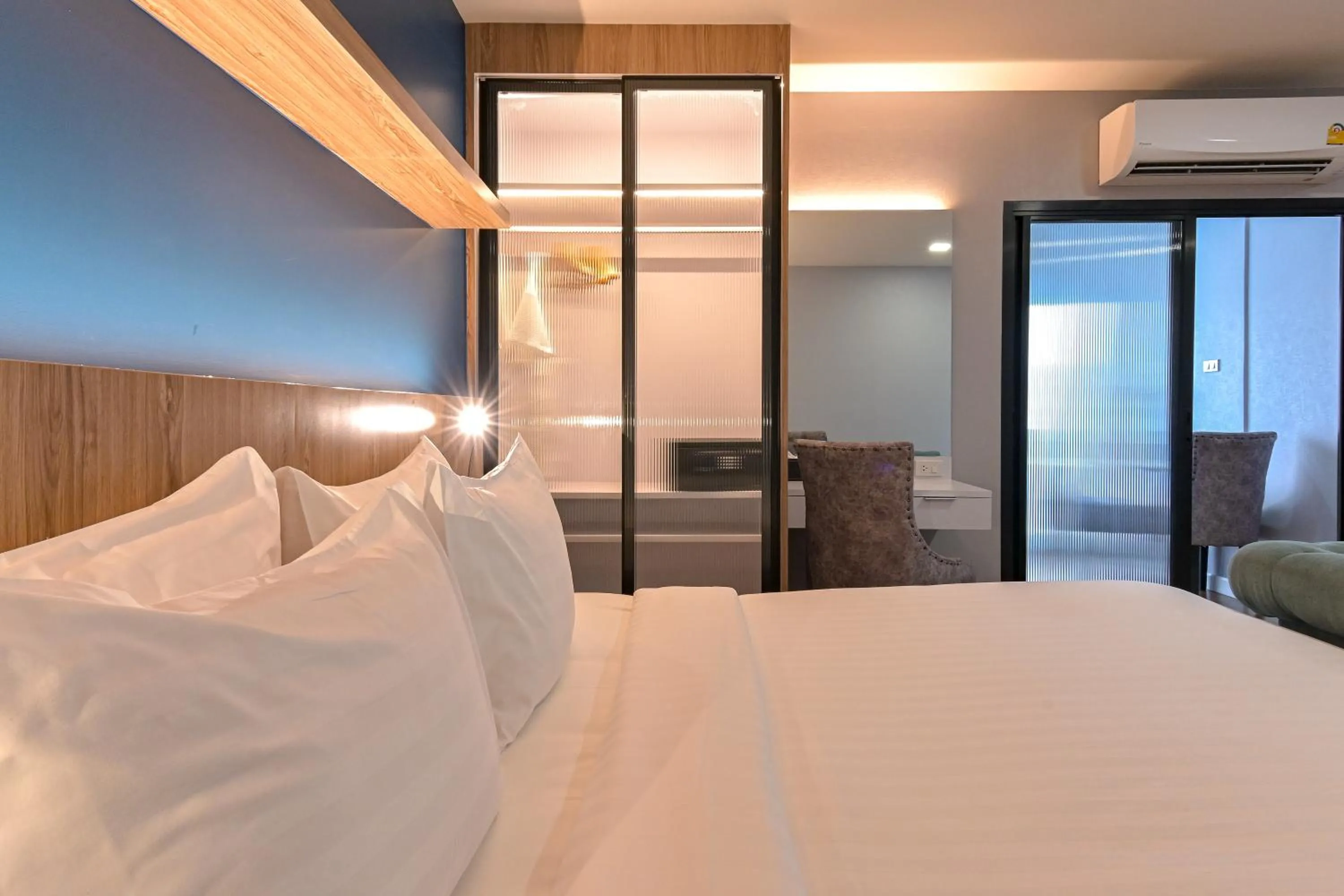 Bedroom, Bed in Shewin de Bangkok