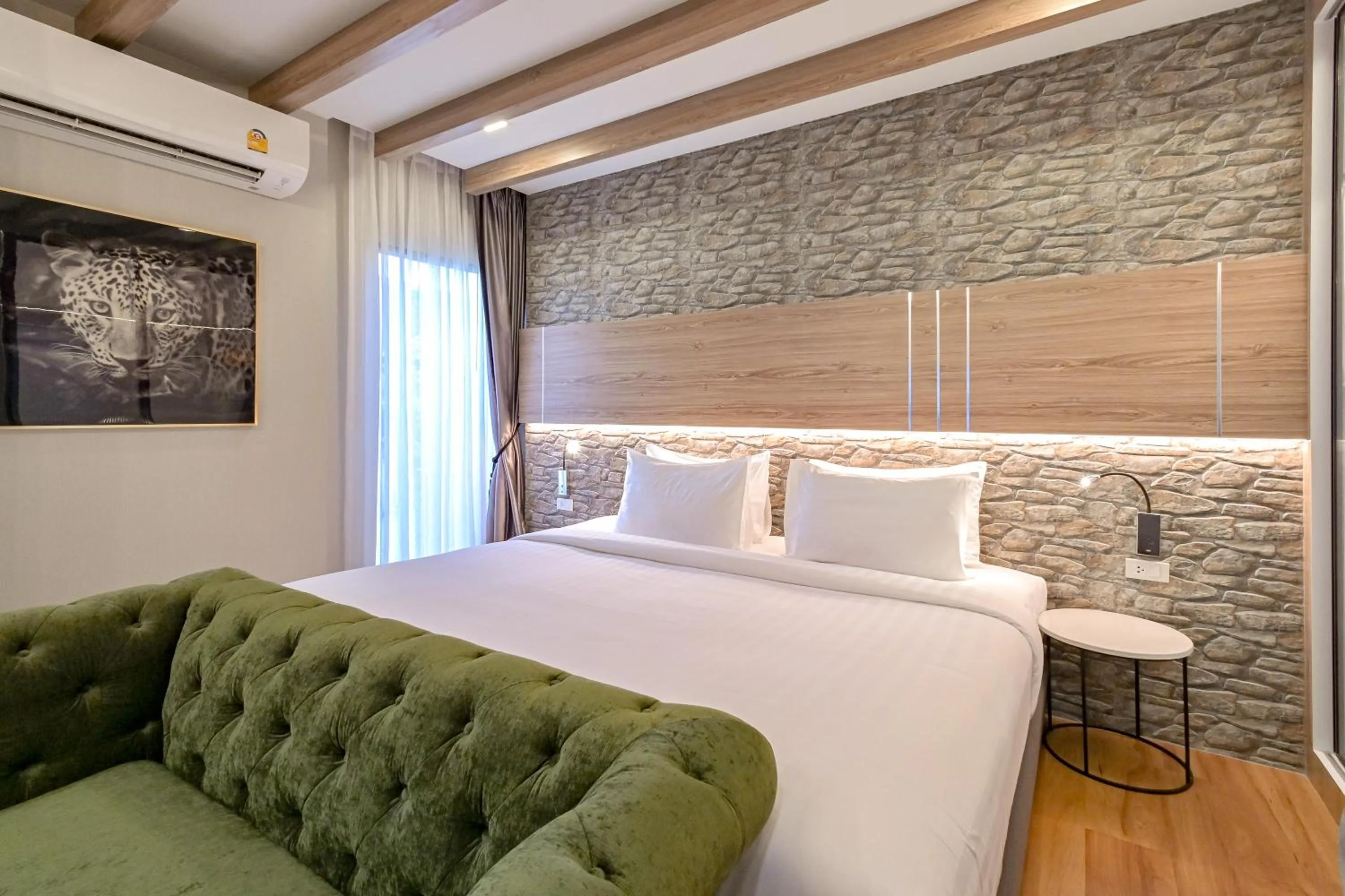 Bedroom, Bed in Shewin de Bangkok