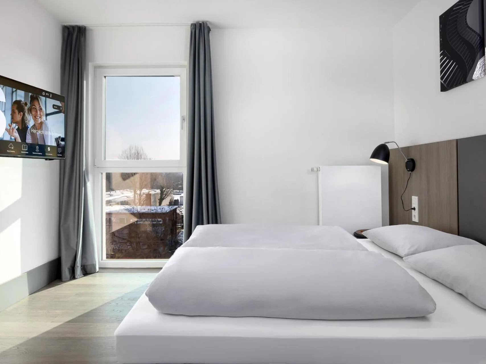 TV and multimedia, Bed in smartments Frankfurt City-Ost