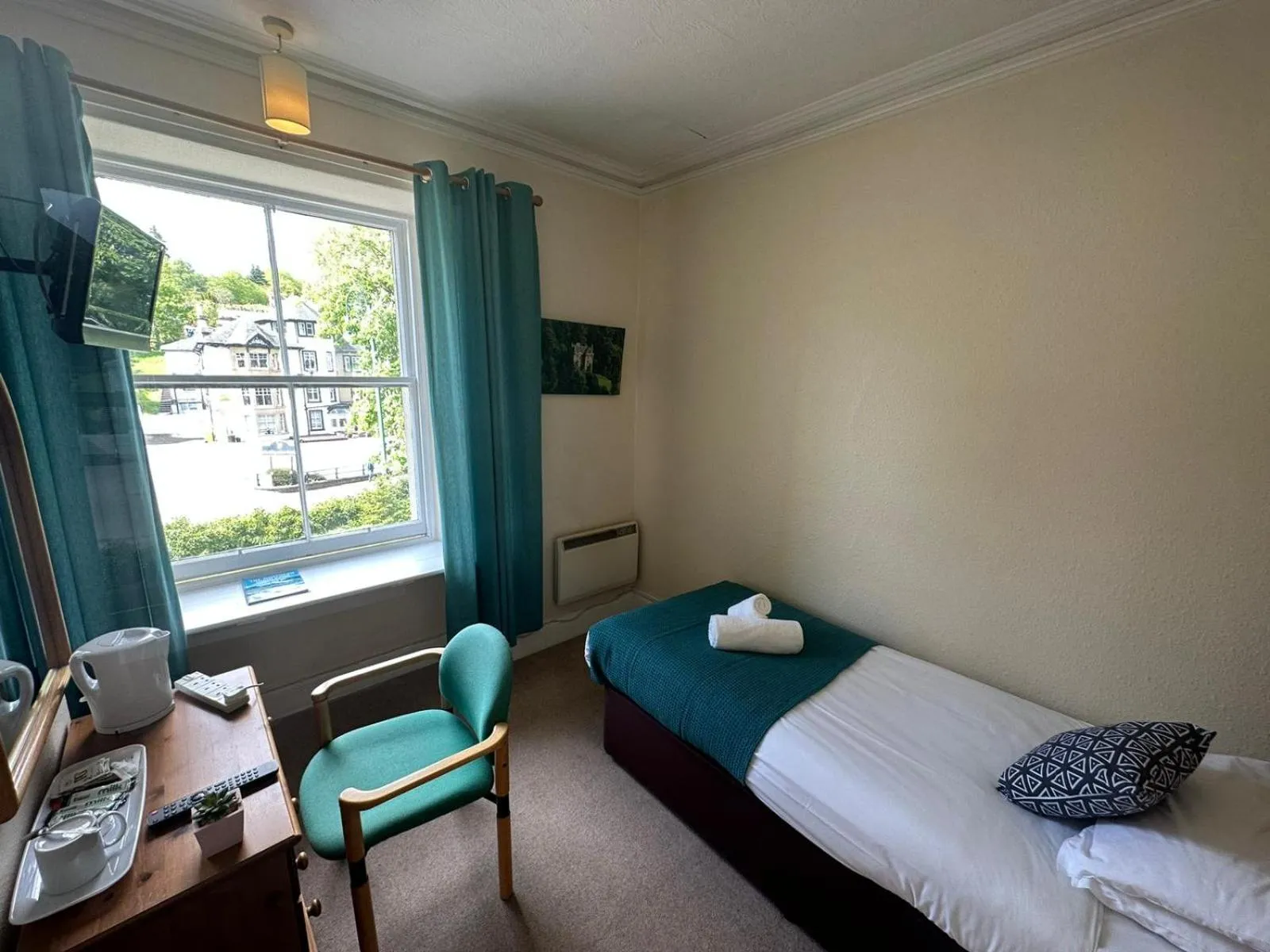 Bedroom in Mackay's Spa Lodge Hotel