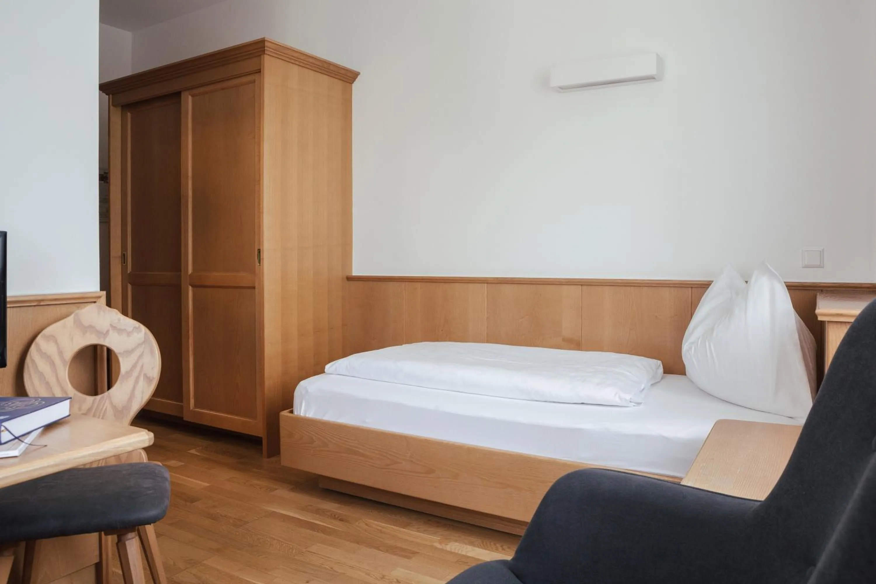 Photo of the whole room, Bed in Gästehaus Salvatorianerinnen