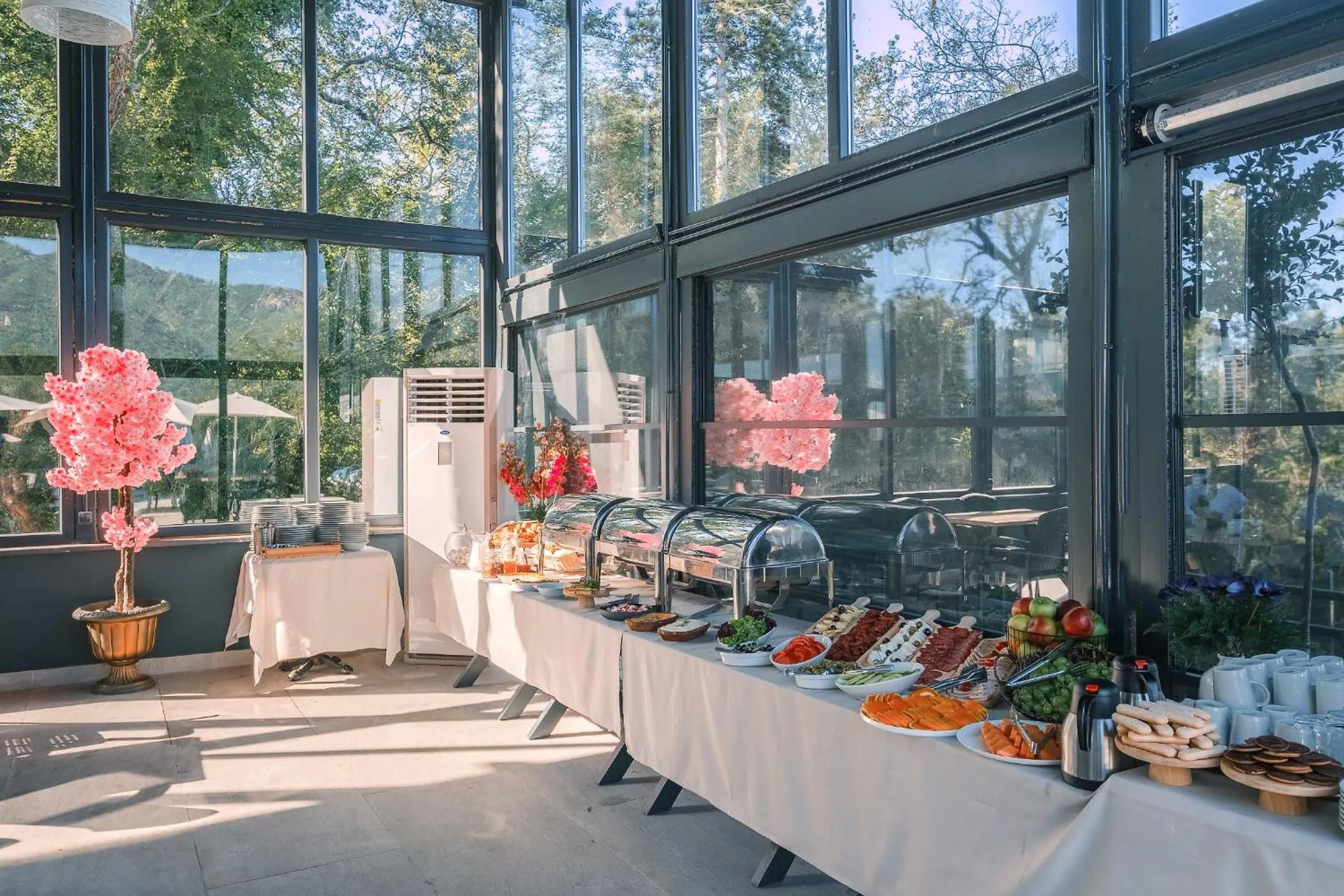 Breakfast in Montenegro Lodge