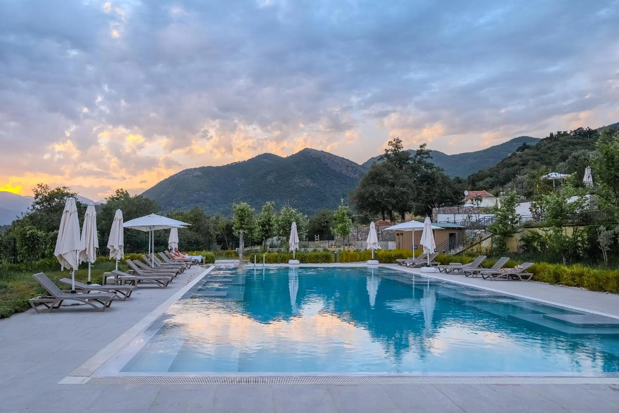Swimming pool in Montenegro Lodge