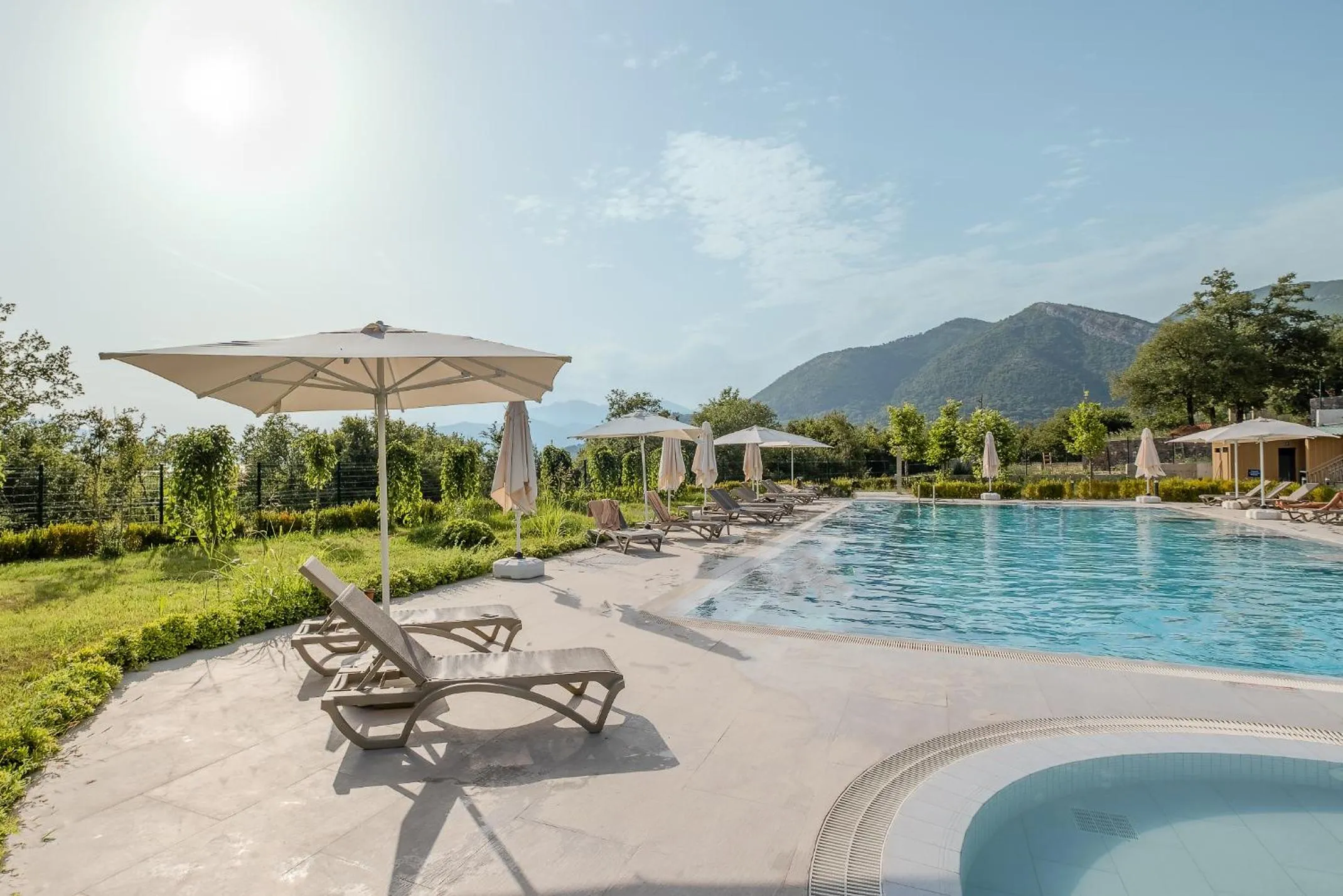Swimming pool in Montenegro Lodge