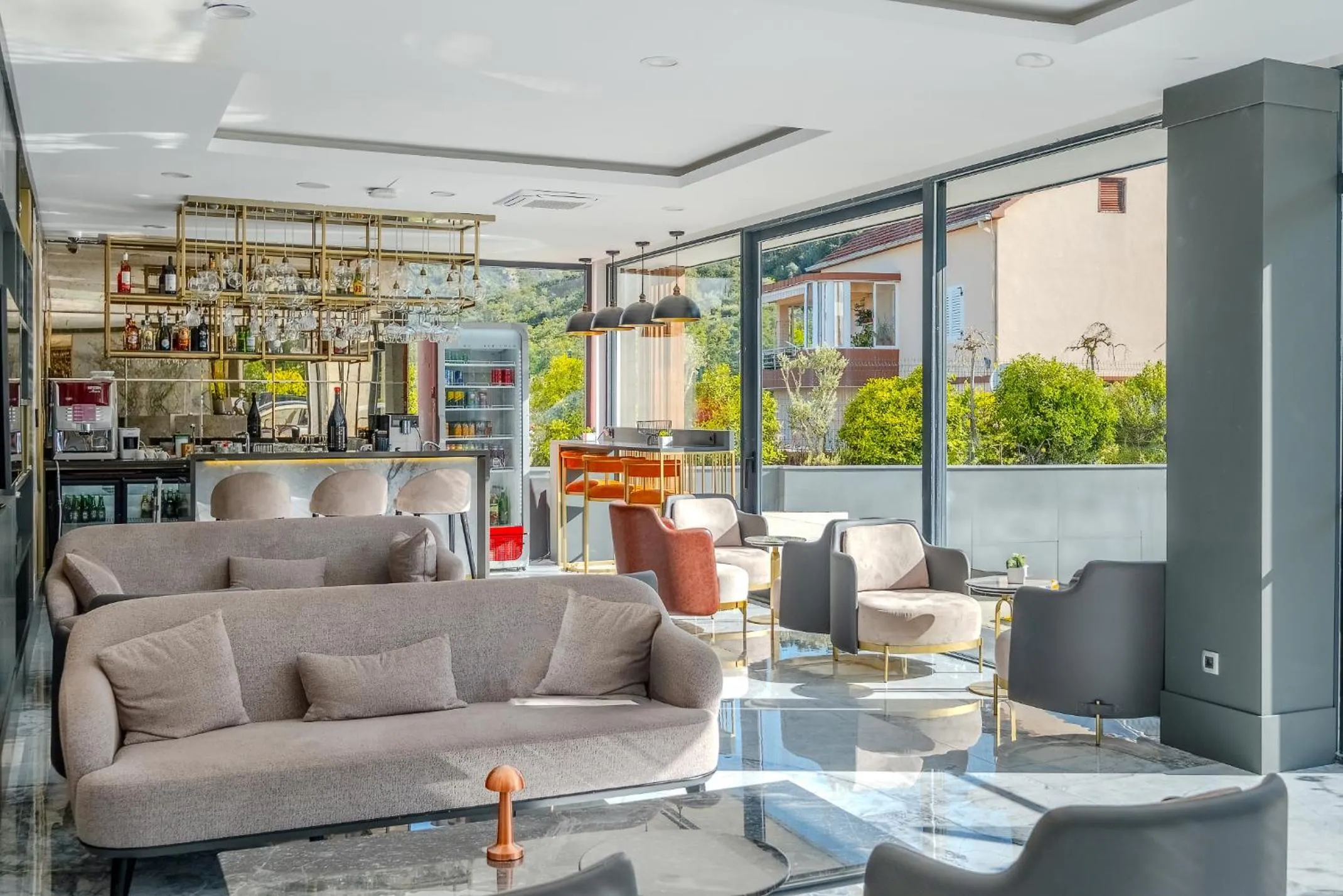 Communal lounge/ TV room in Montenegro Lodge