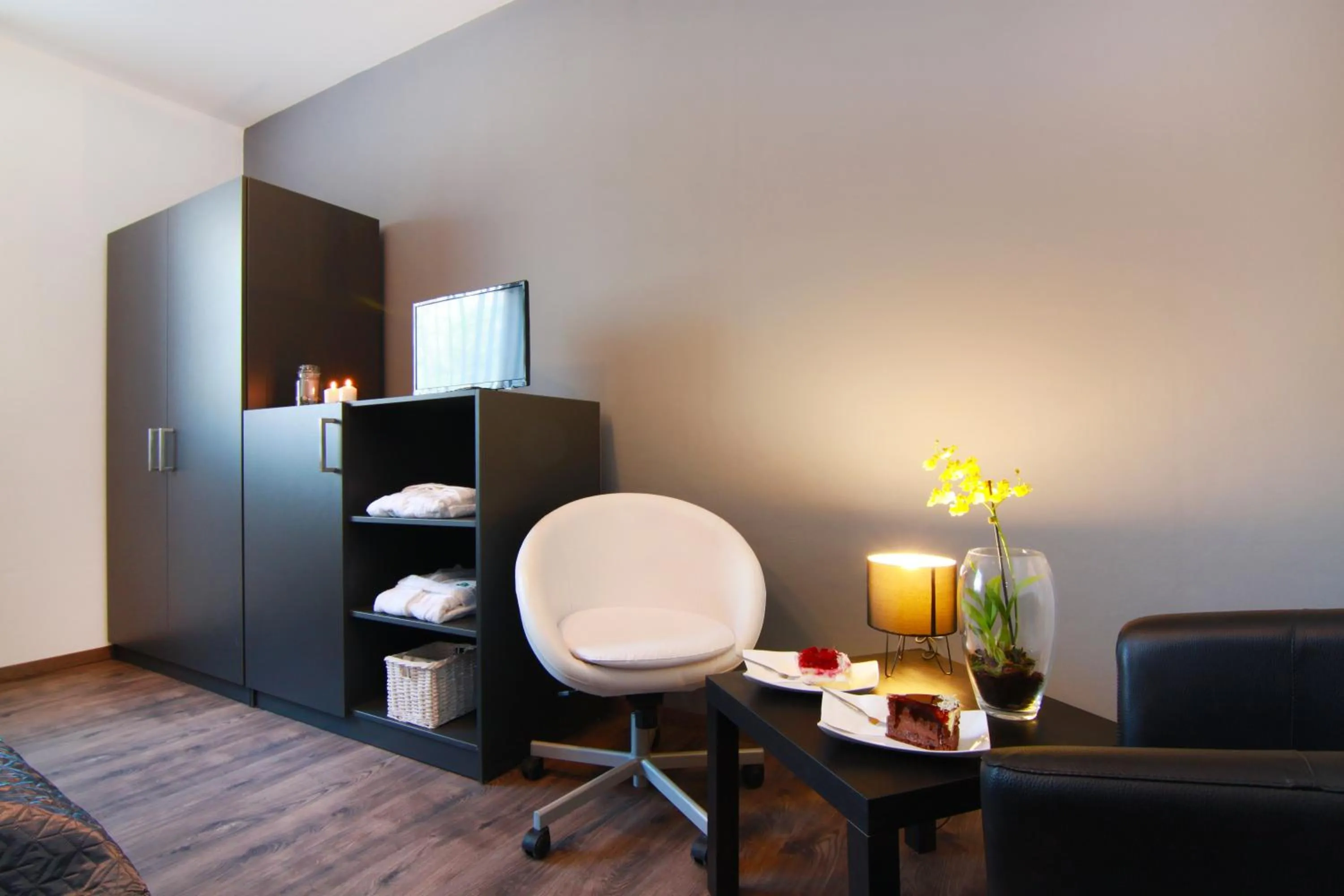 Seating area in JBI Wellness