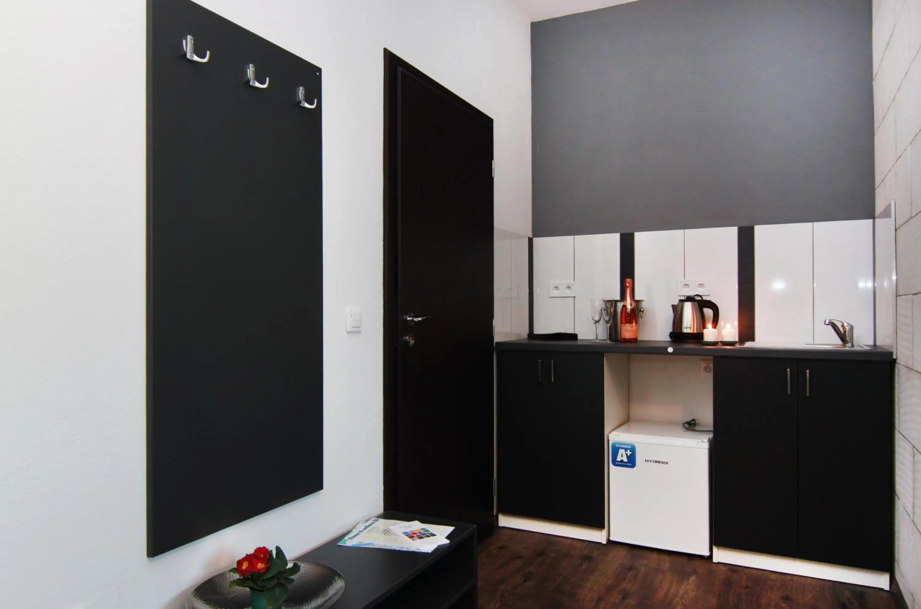 Kitchen or kitchenette in JBI Wellness