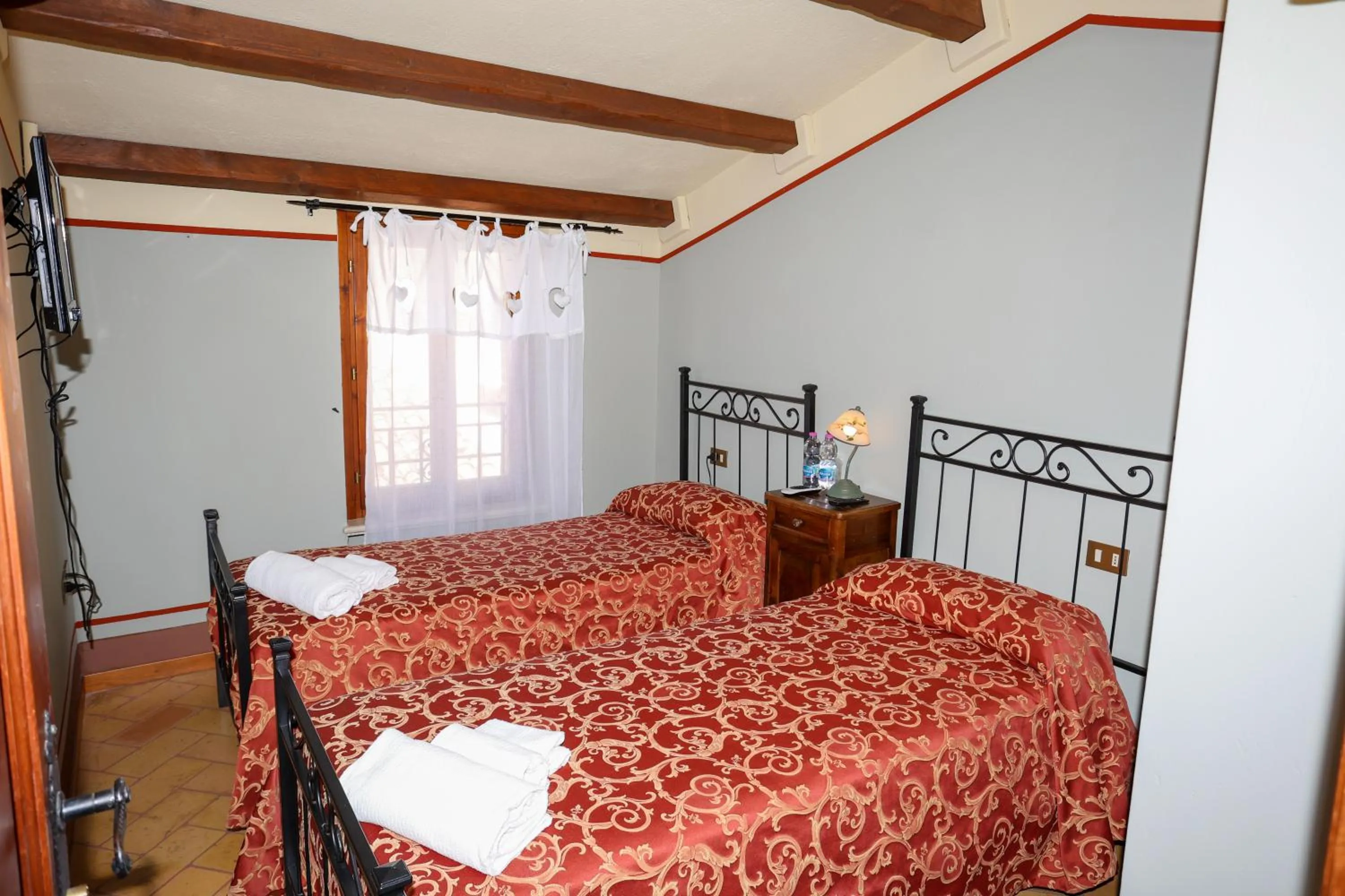 Bedroom, Bed in Albergo Diffuso Borgo Montemaggiore