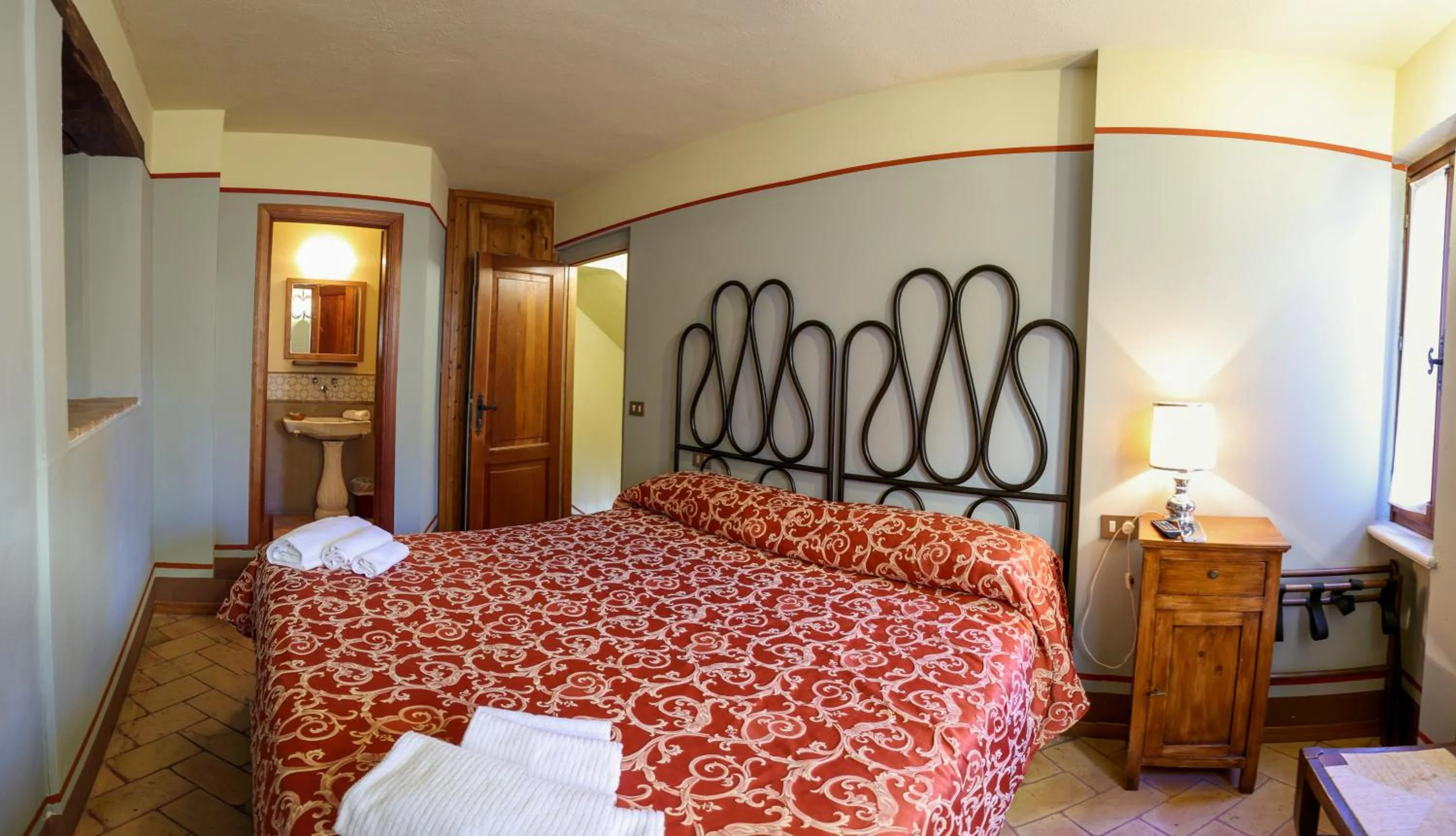 Bedroom, Bed in Albergo Diffuso Borgo Montemaggiore
