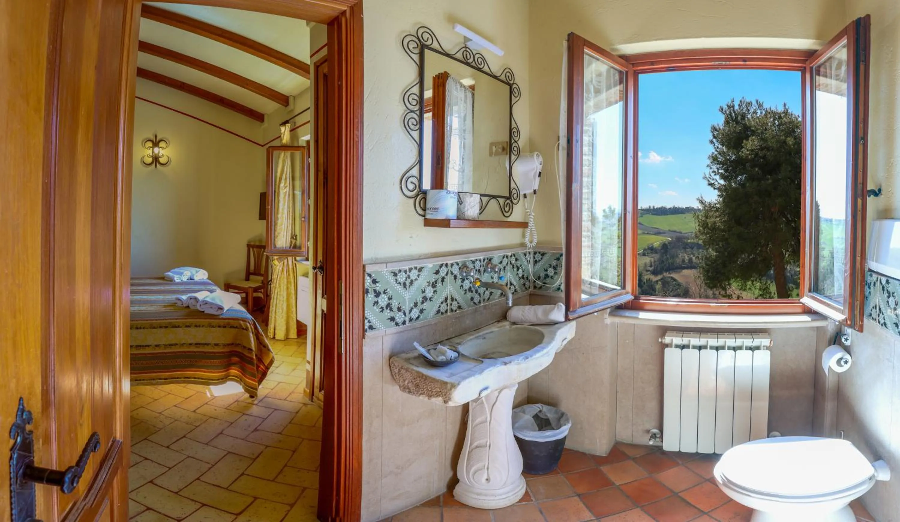 Bathroom, Bed in Albergo Diffuso Borgo Montemaggiore