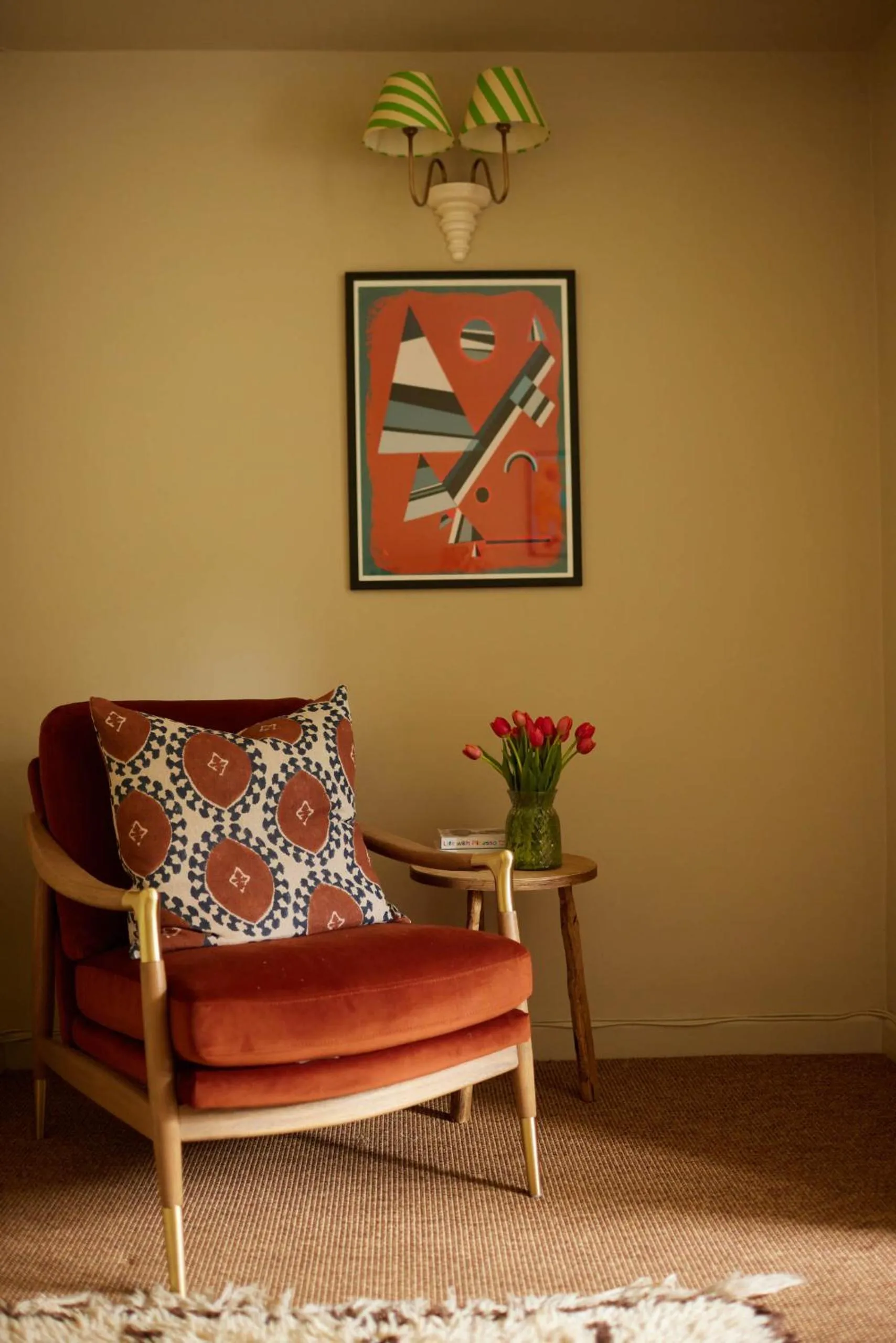 Bedroom in The Queen's Head