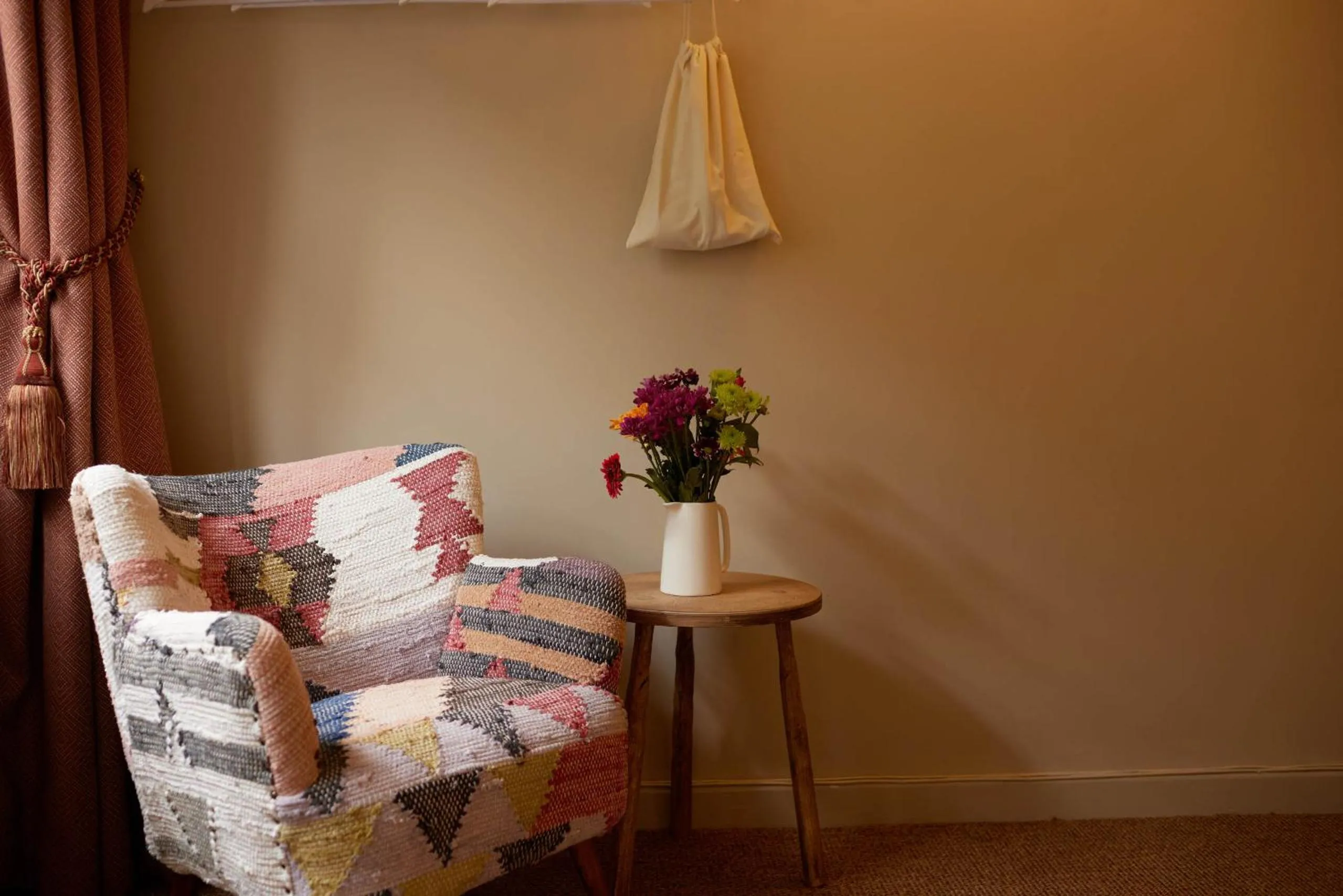 Bedroom in The Queen's Head