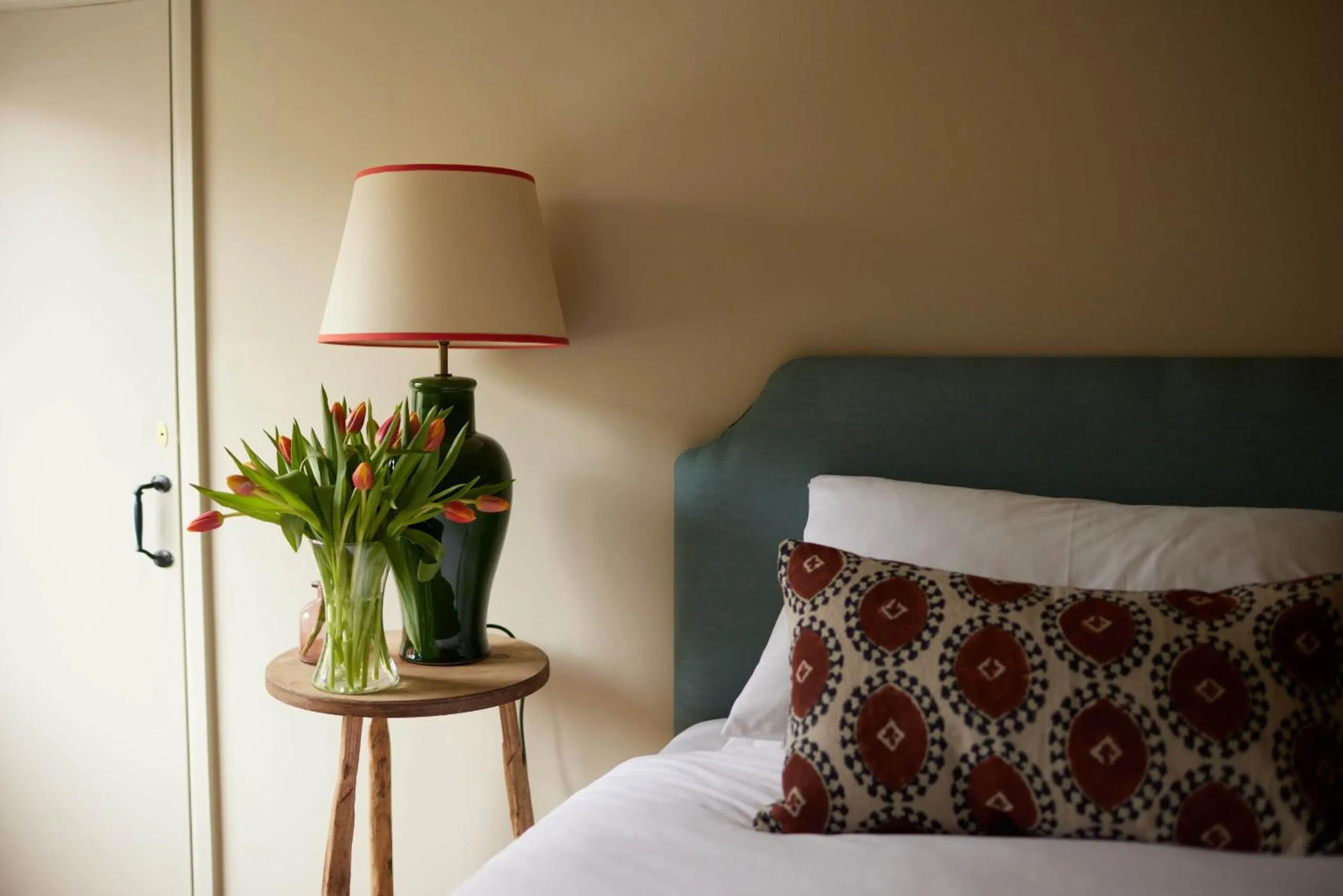 Bedroom, Bed in The Queen's Head