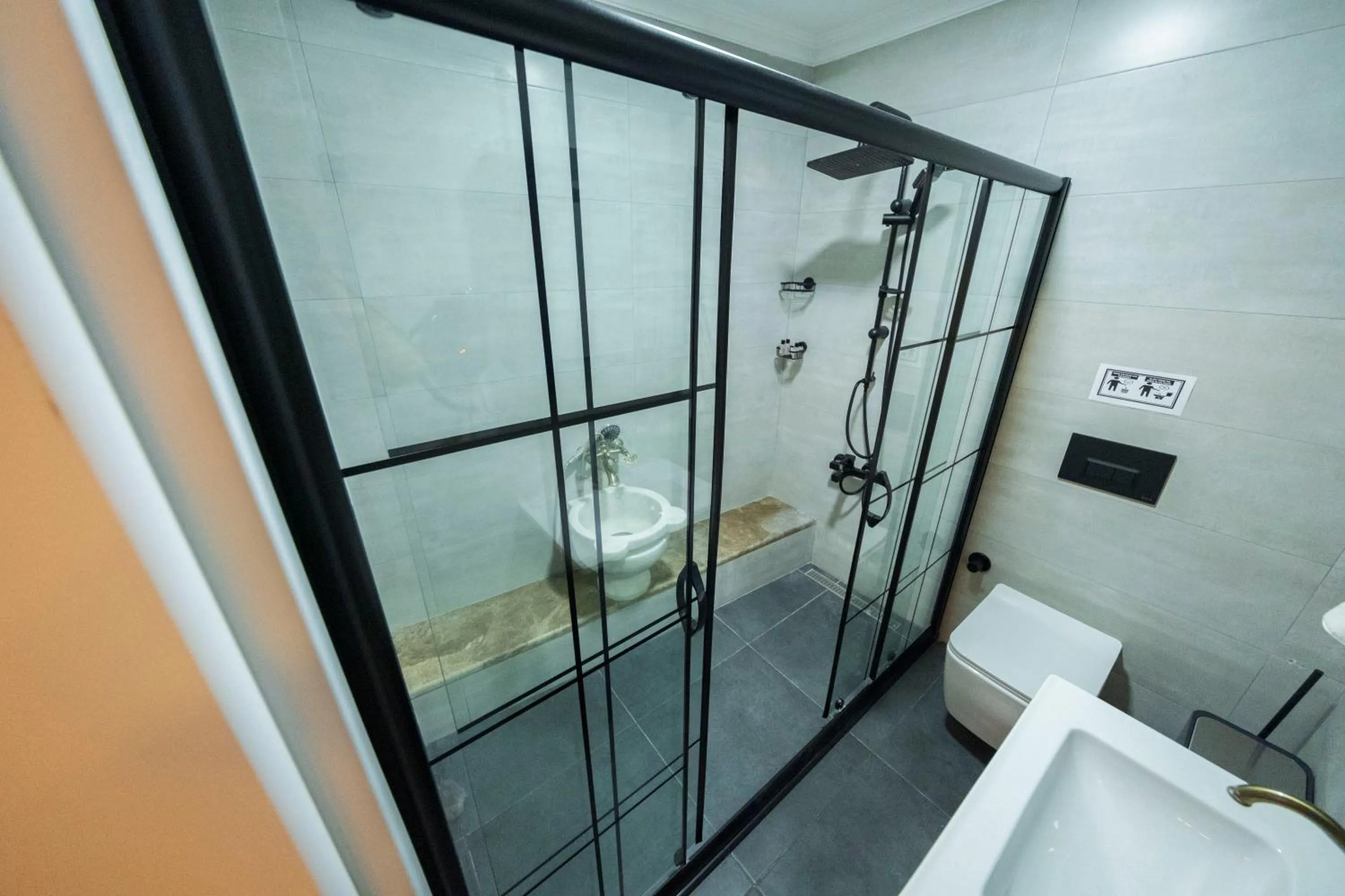 Shower in Solomon's Mansion Hotel Istanbul