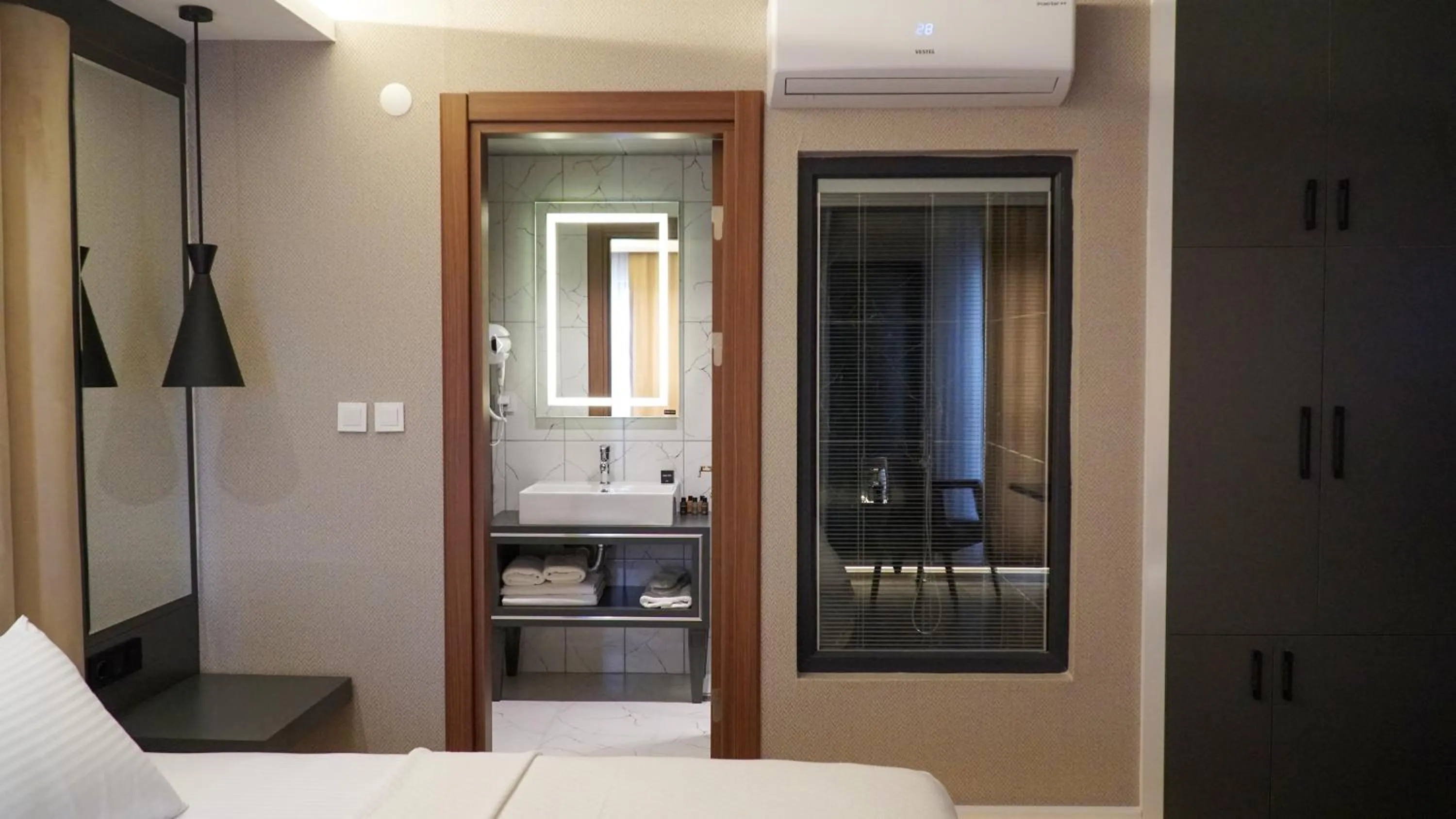 Bed in Bloom Suite Hotel