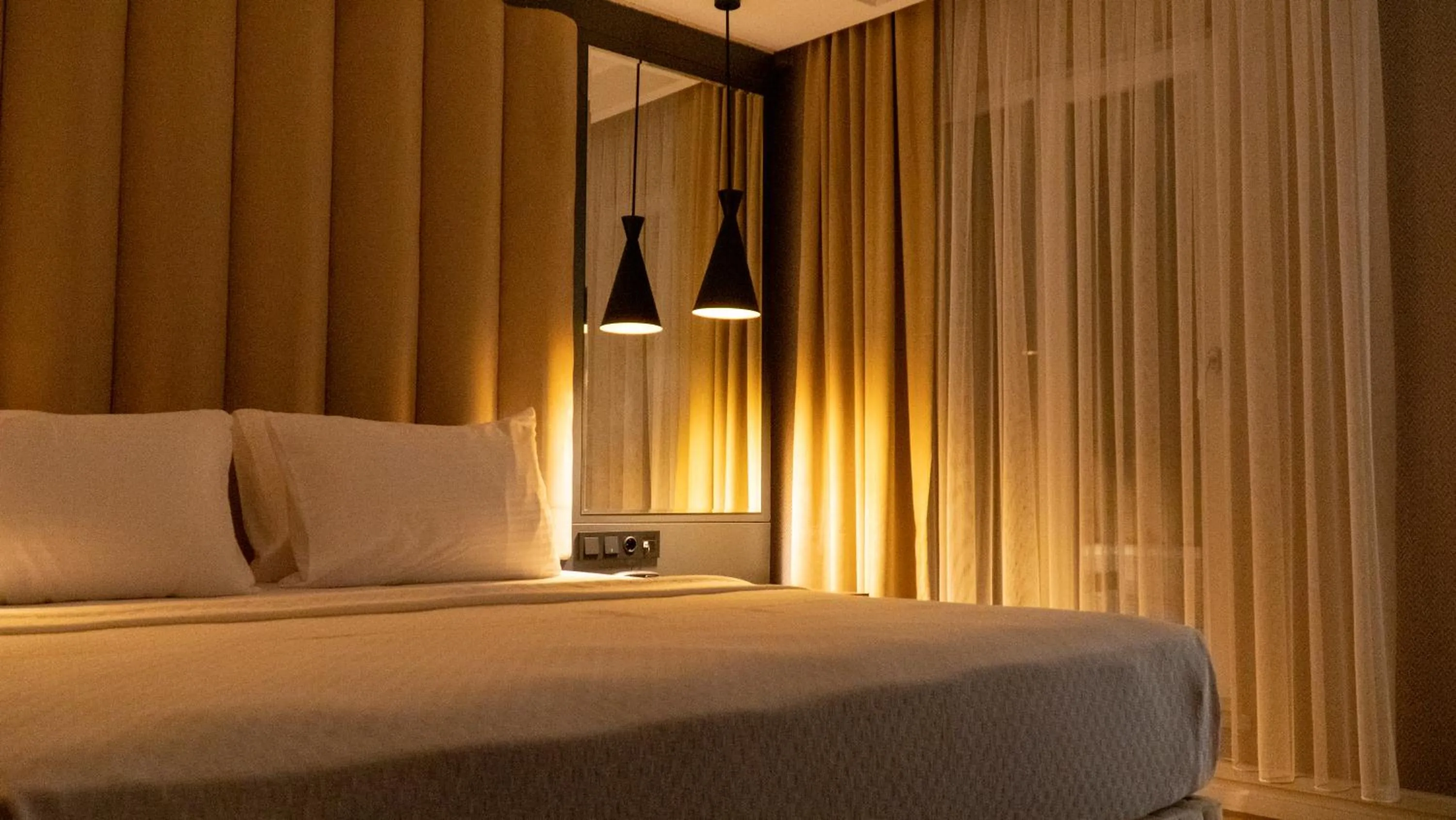 Bed in Bloom Suite Hotel