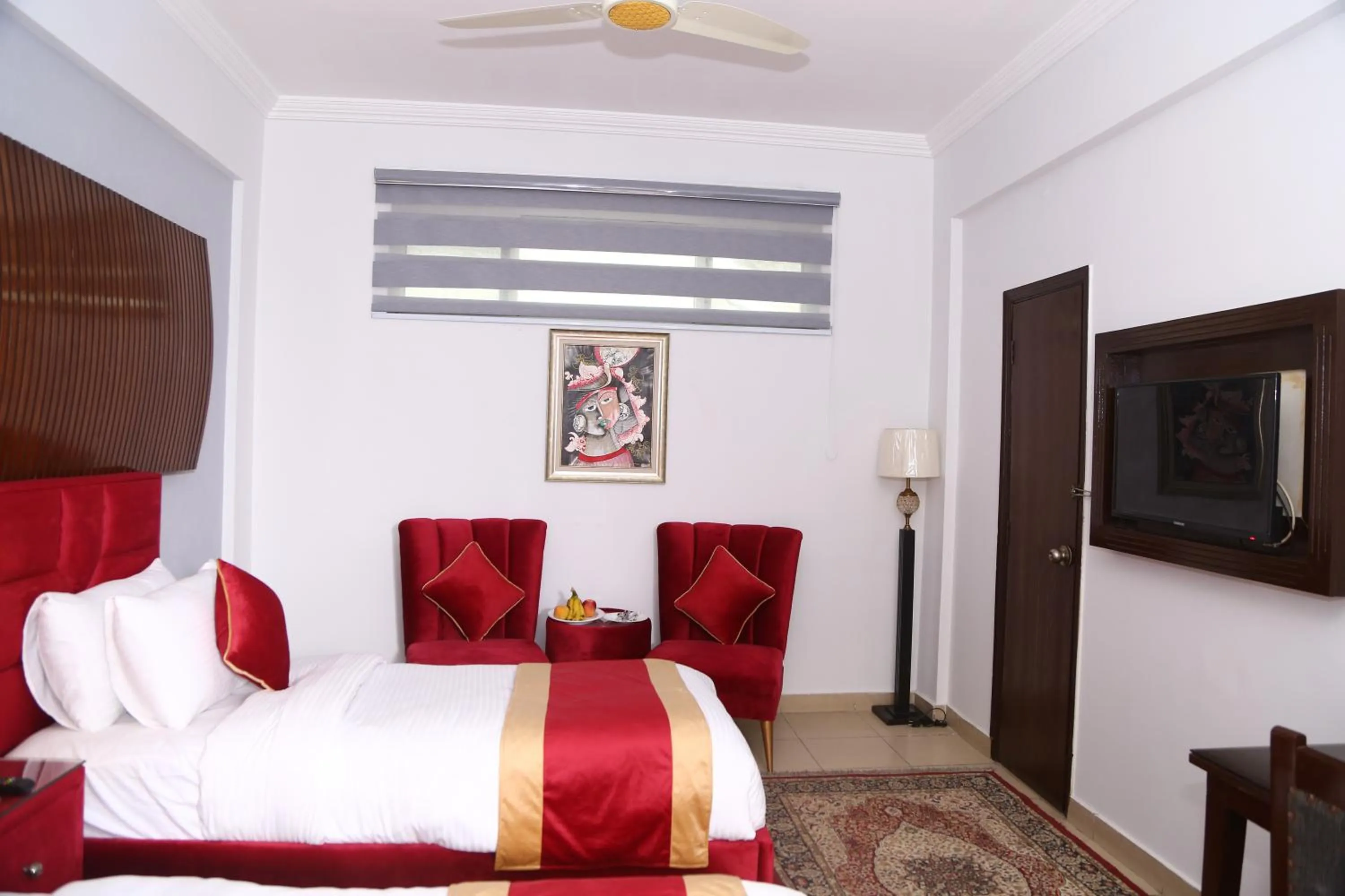 Photo of the whole room, Bed in Premier Inn Express Gulberg Lahore