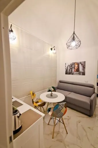One-Bedroom House in House spaccanapoli