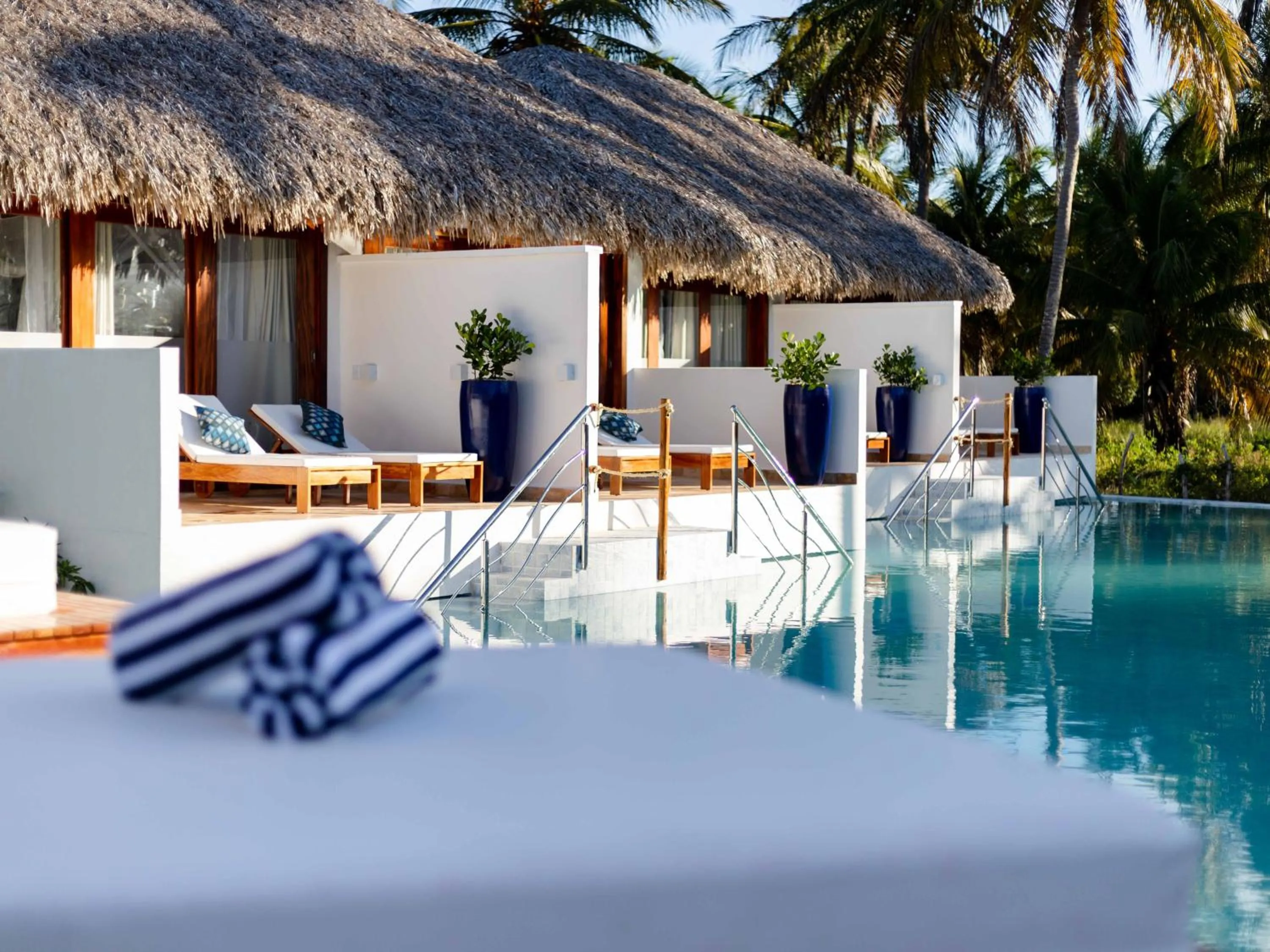 Swimming pool in MKNI Hotel - Ikaika Makani Experience