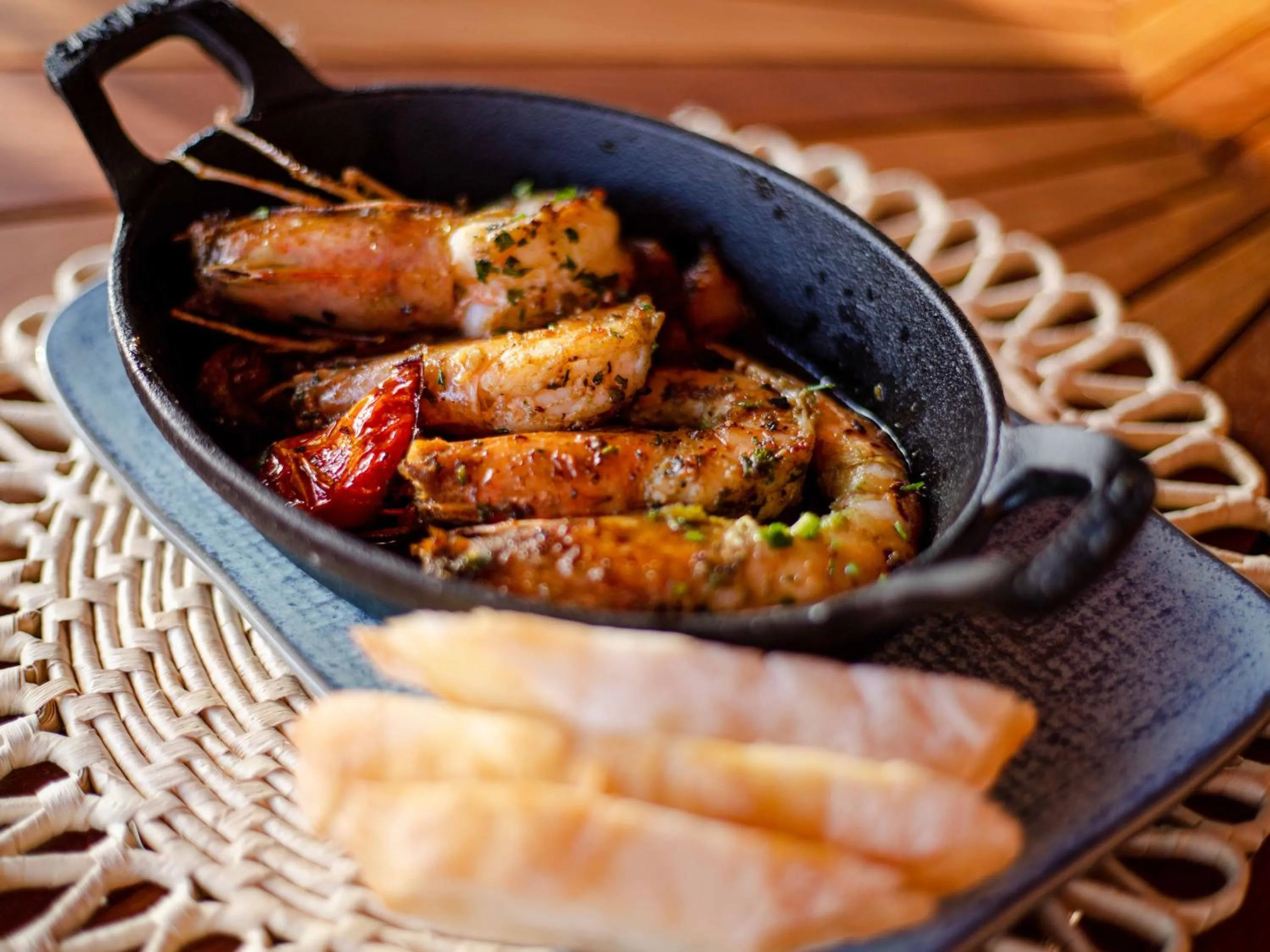 Restaurant/places to eat in MKNI Hotel - Ikaika Makani Experience