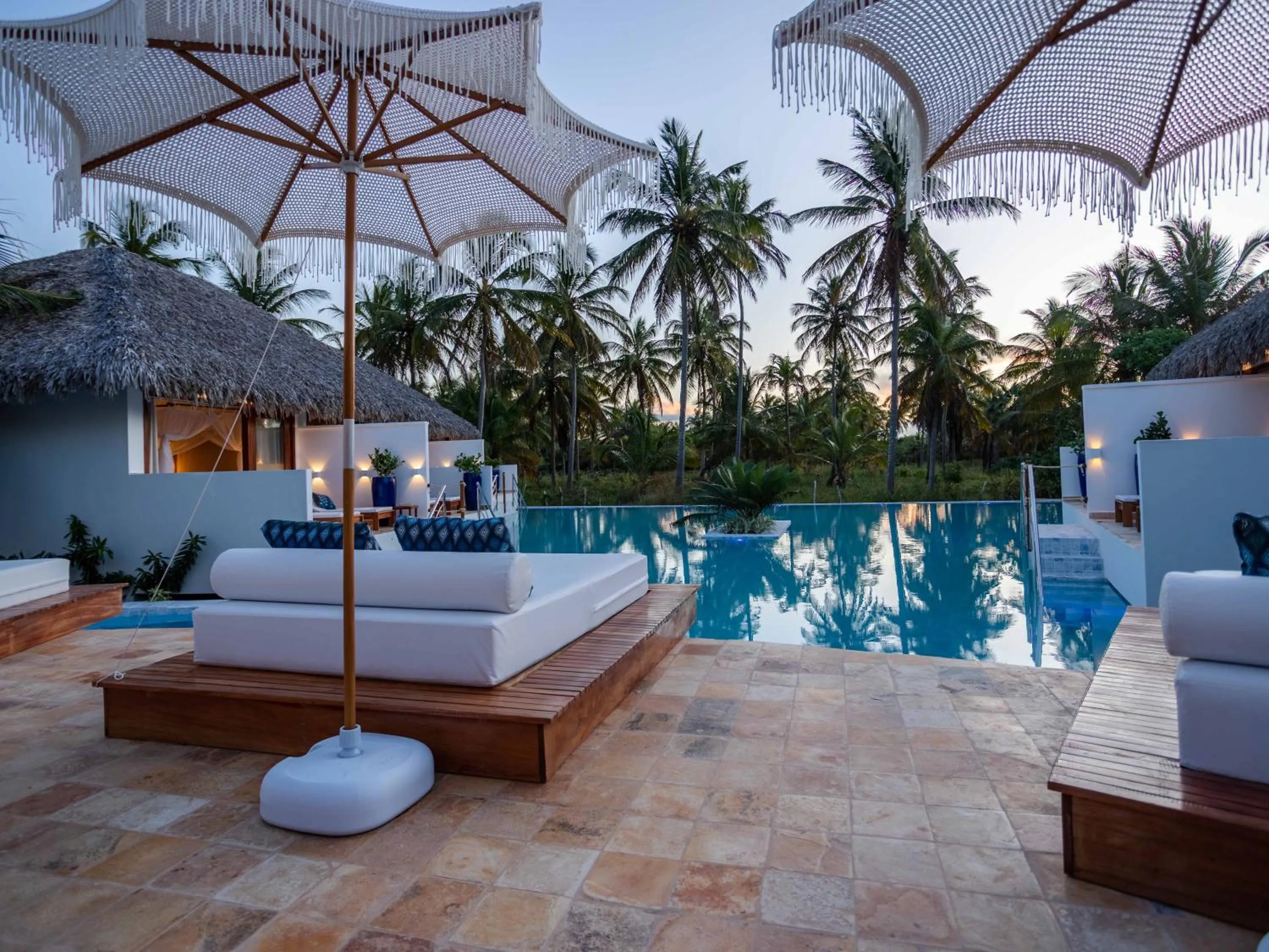 Swimming pool in MKNI Hotel - Ikaika Makani Experience