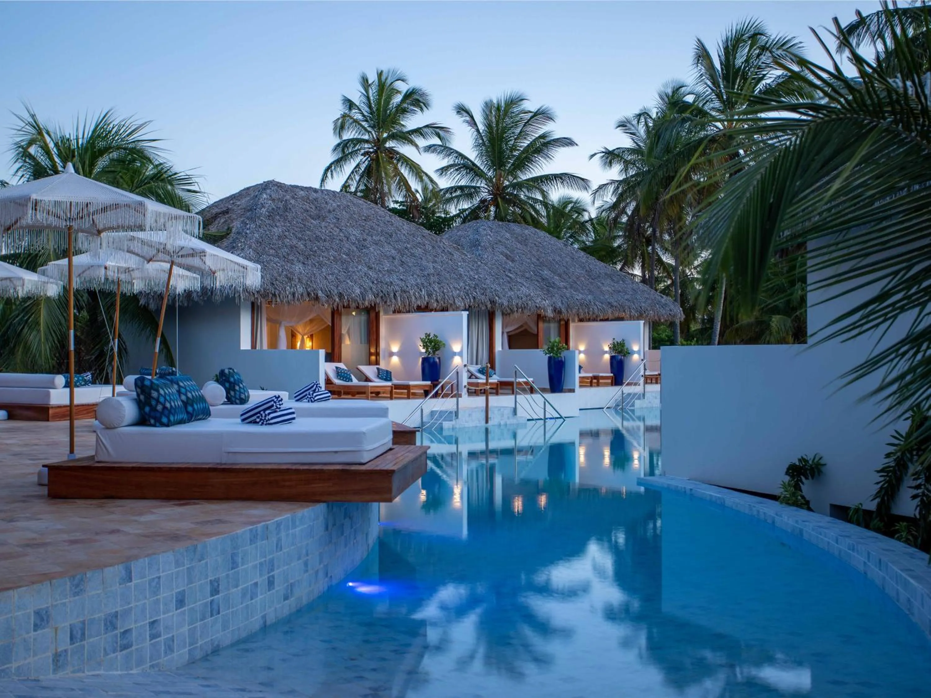 Swimming pool in MKNI Hotel - Ikaika Makani Experience