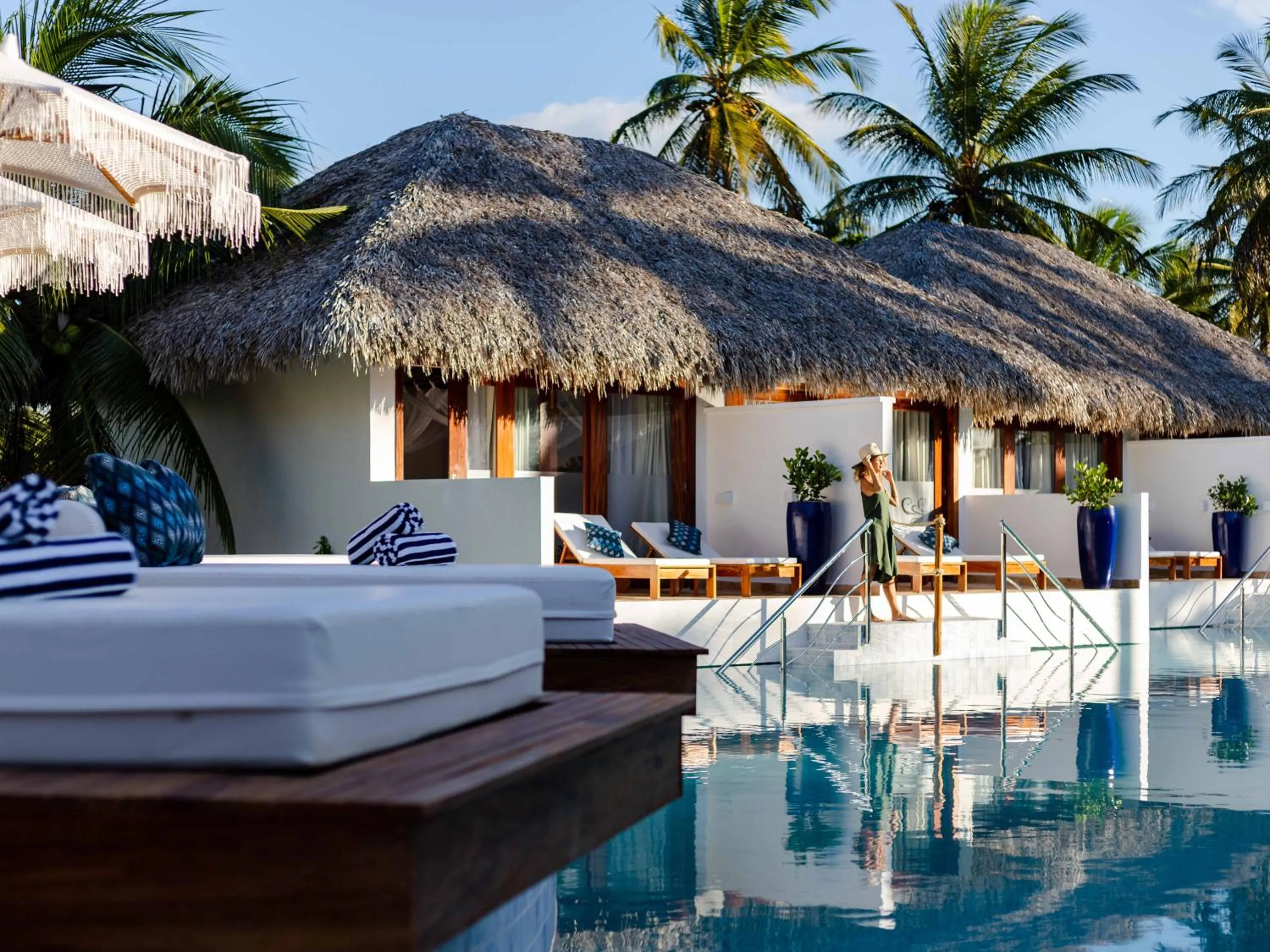 Swimming pool in MKNI Hotel - Ikaika Makani Experience