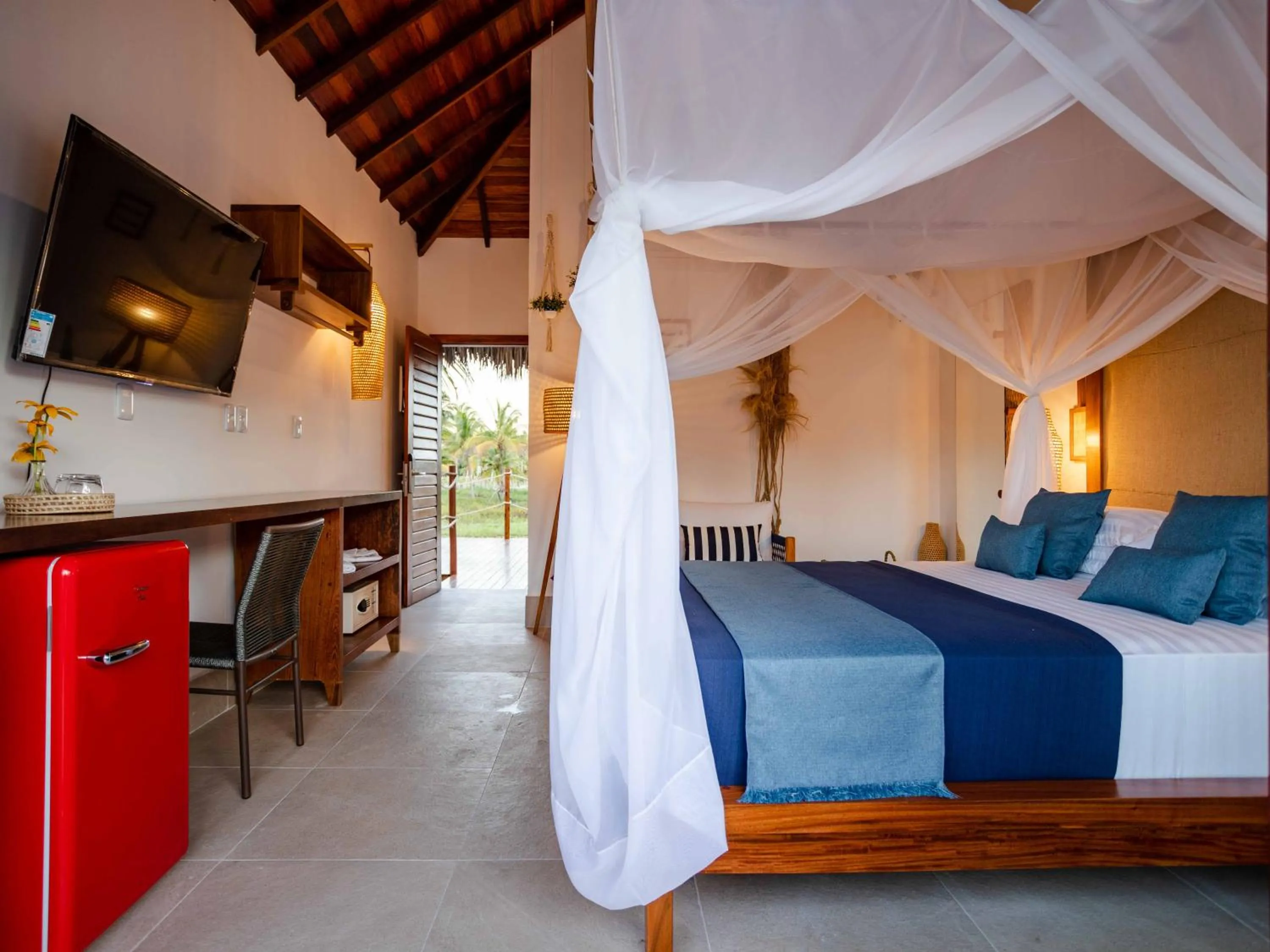 Bed in MKNI Hotel - Ikaika Makani Experience