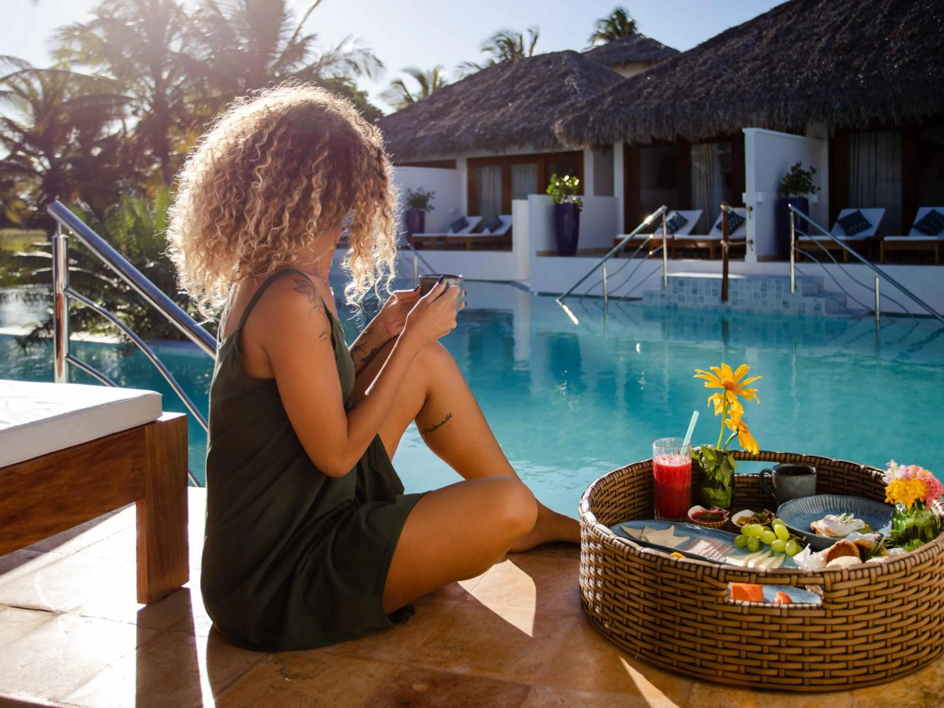 Pool view in MKNI Hotel - Ikaika Makani Experience